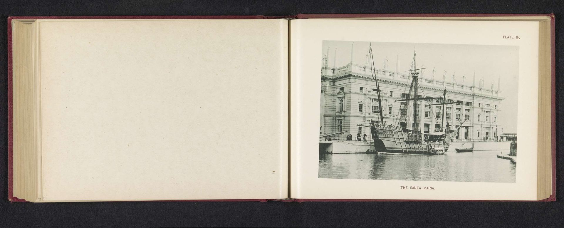 Replica van de Santa Maria, een zeilschip van Christoffel Columbus, op de World's Columbian Exposition in Chicago in 1893 by Charles Dudley Arnold