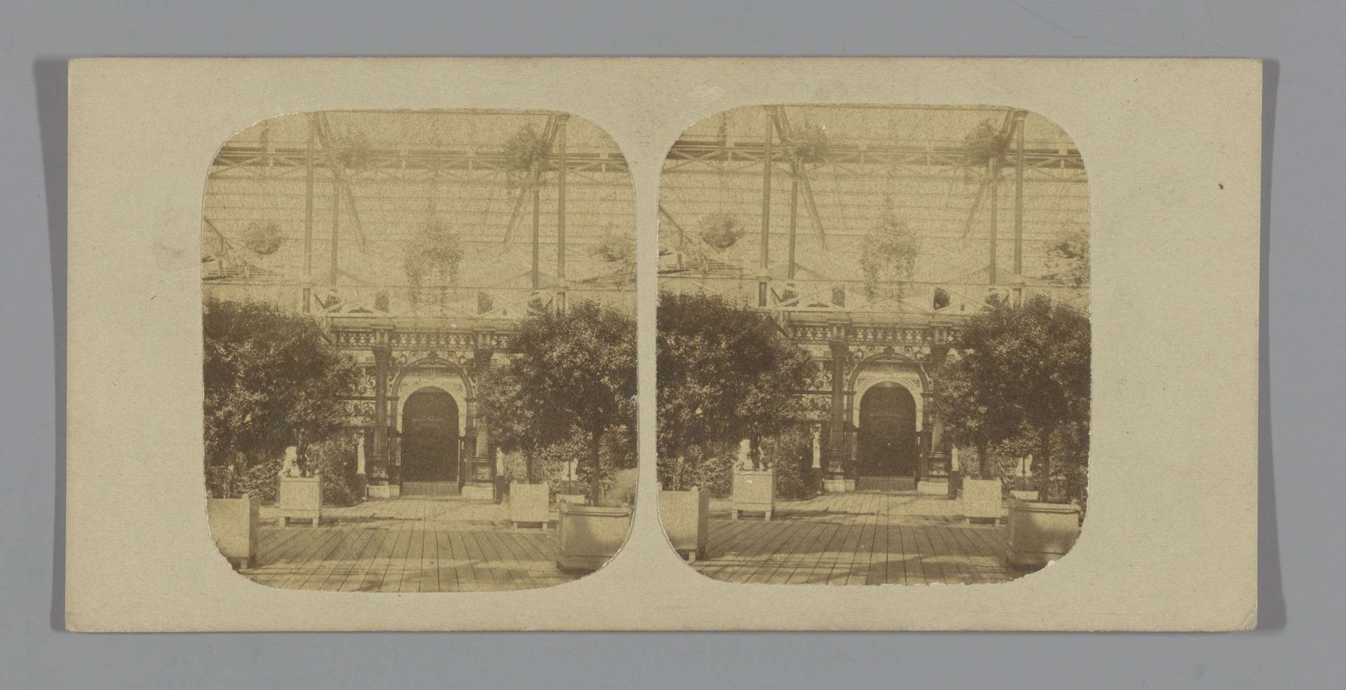 Interieur van het Crystal Palace in Londen by London Stereoscopic Company