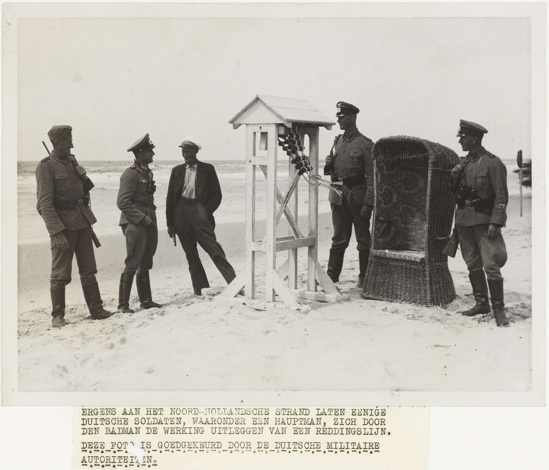 Duitse soldaten aan het strand by Polygoon