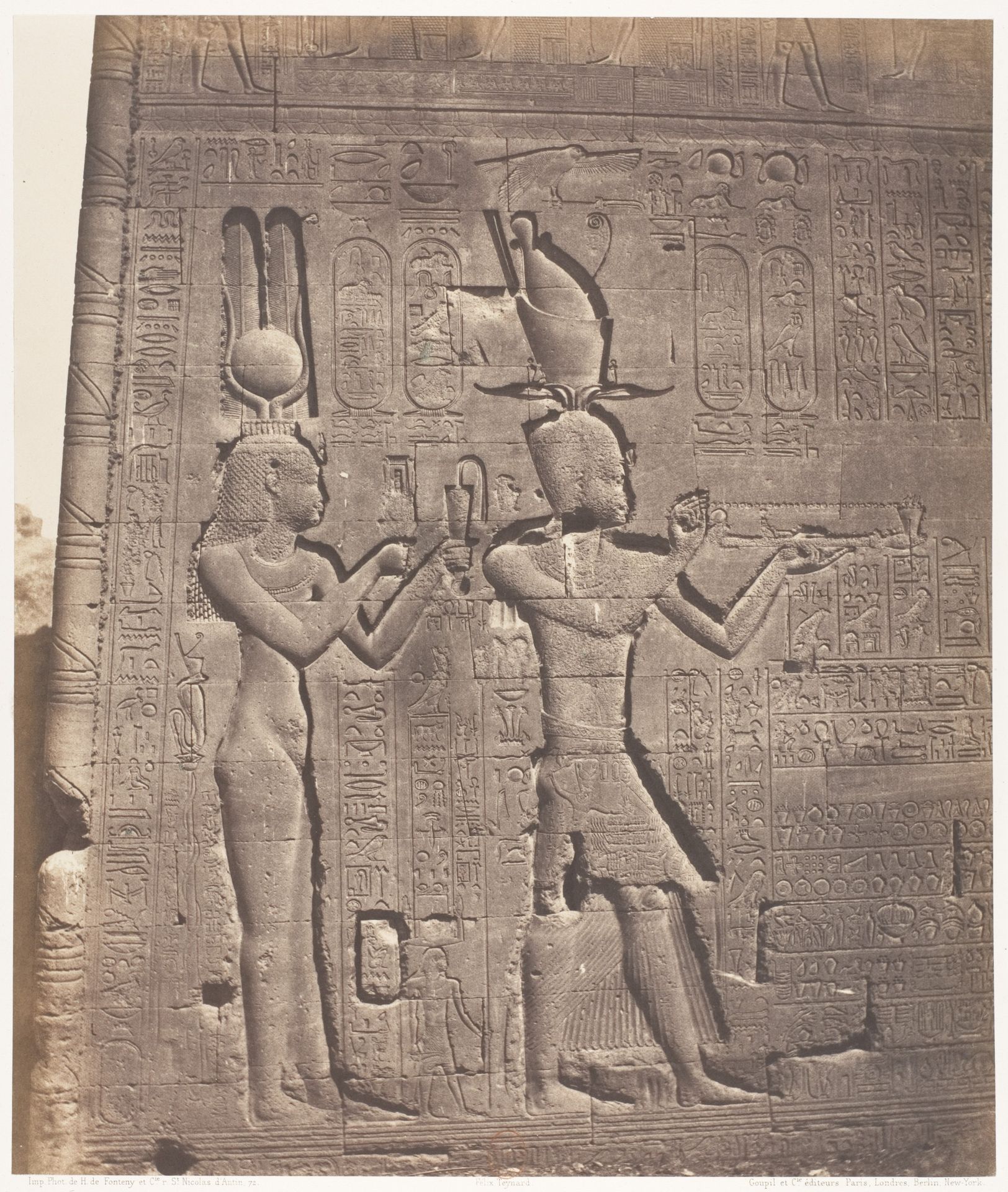 Dendérah (Tentyris), Temple d'Athôr - Face Postérieure - Cléopatre et Cæsarion by Félix Teynard