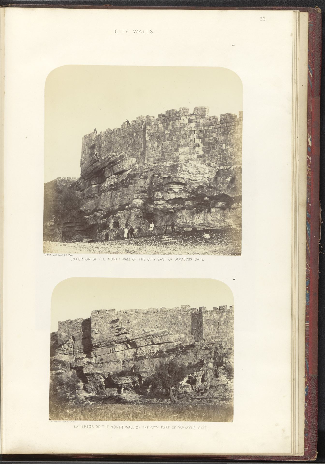 Twee gezichten op de noordelijke muur van Jeruzalem, ten oosten van de Damascuspoort by James McDonald