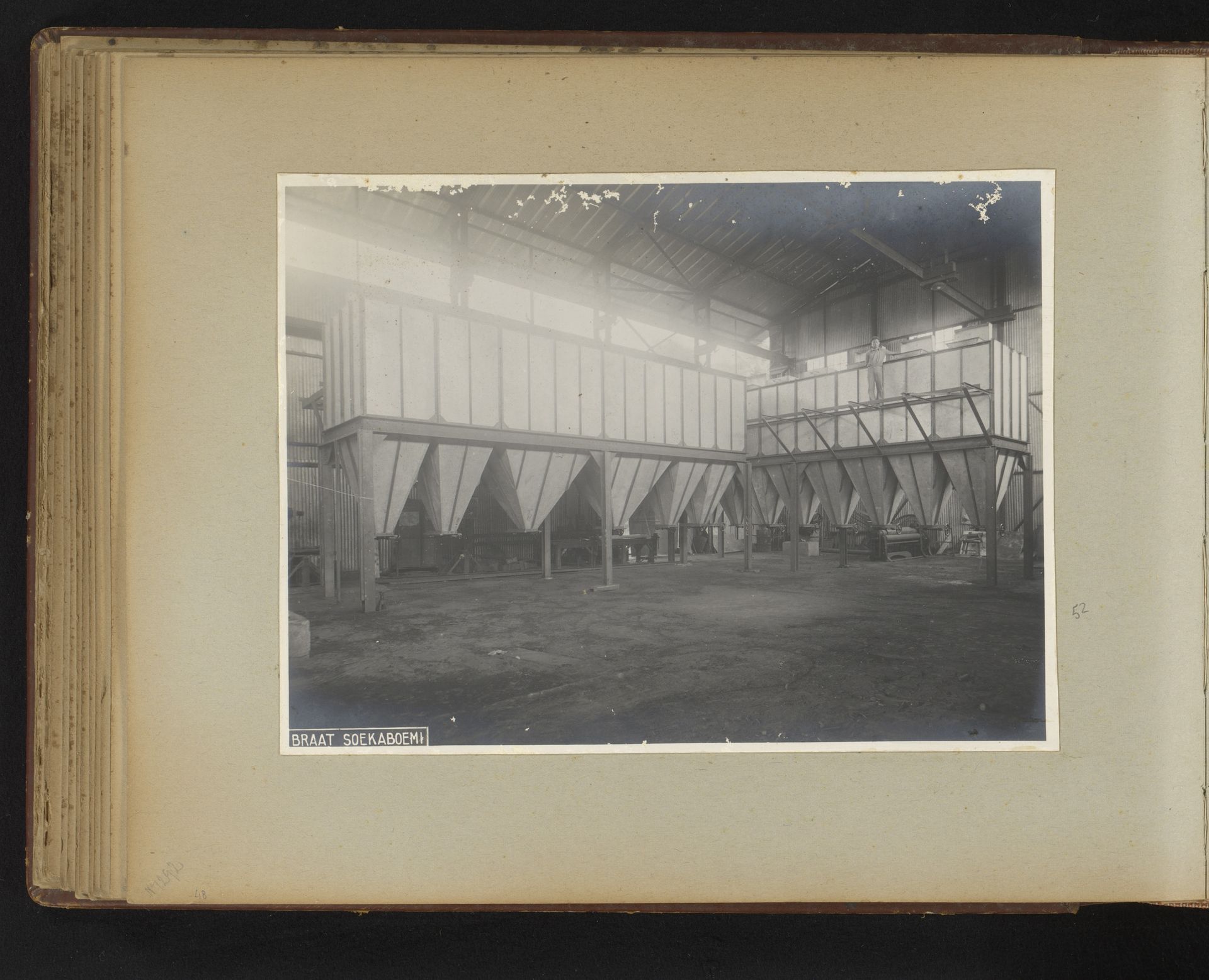 Fabriekshal met installaties by Anonymous