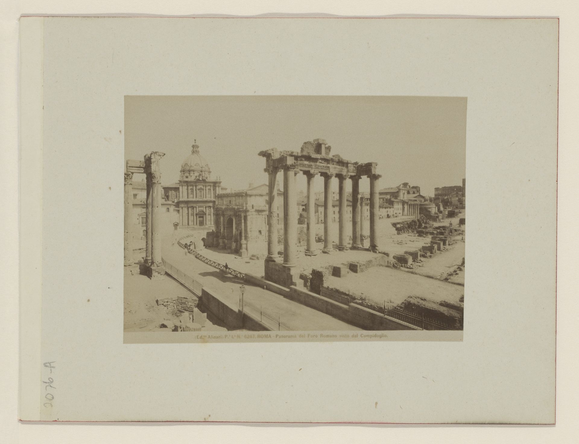 Forum Romanum, gezien vanaf het Capitool te Rome, Italië by Fratelli Alinari