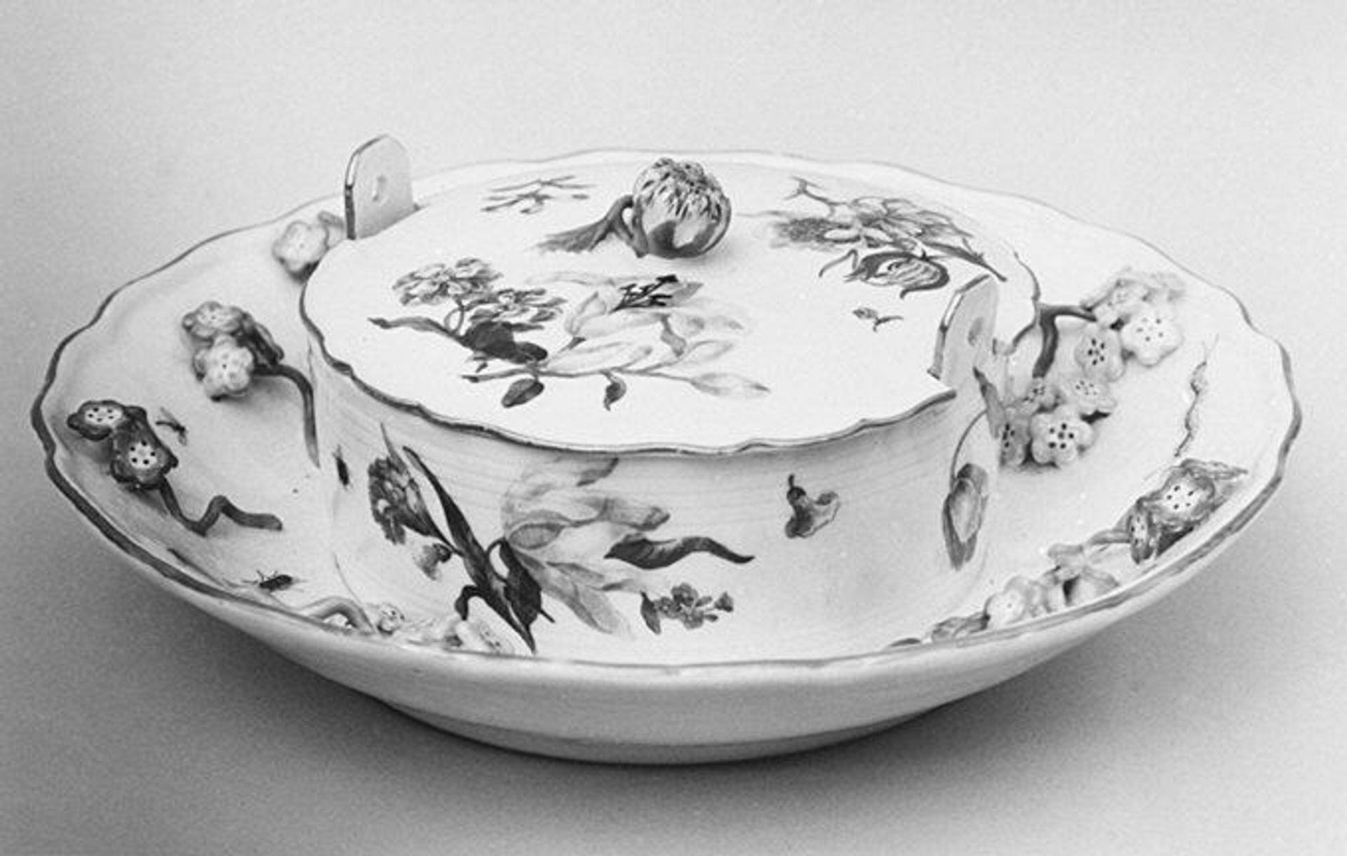 Butter dish with cover by Meissen Manufactory
