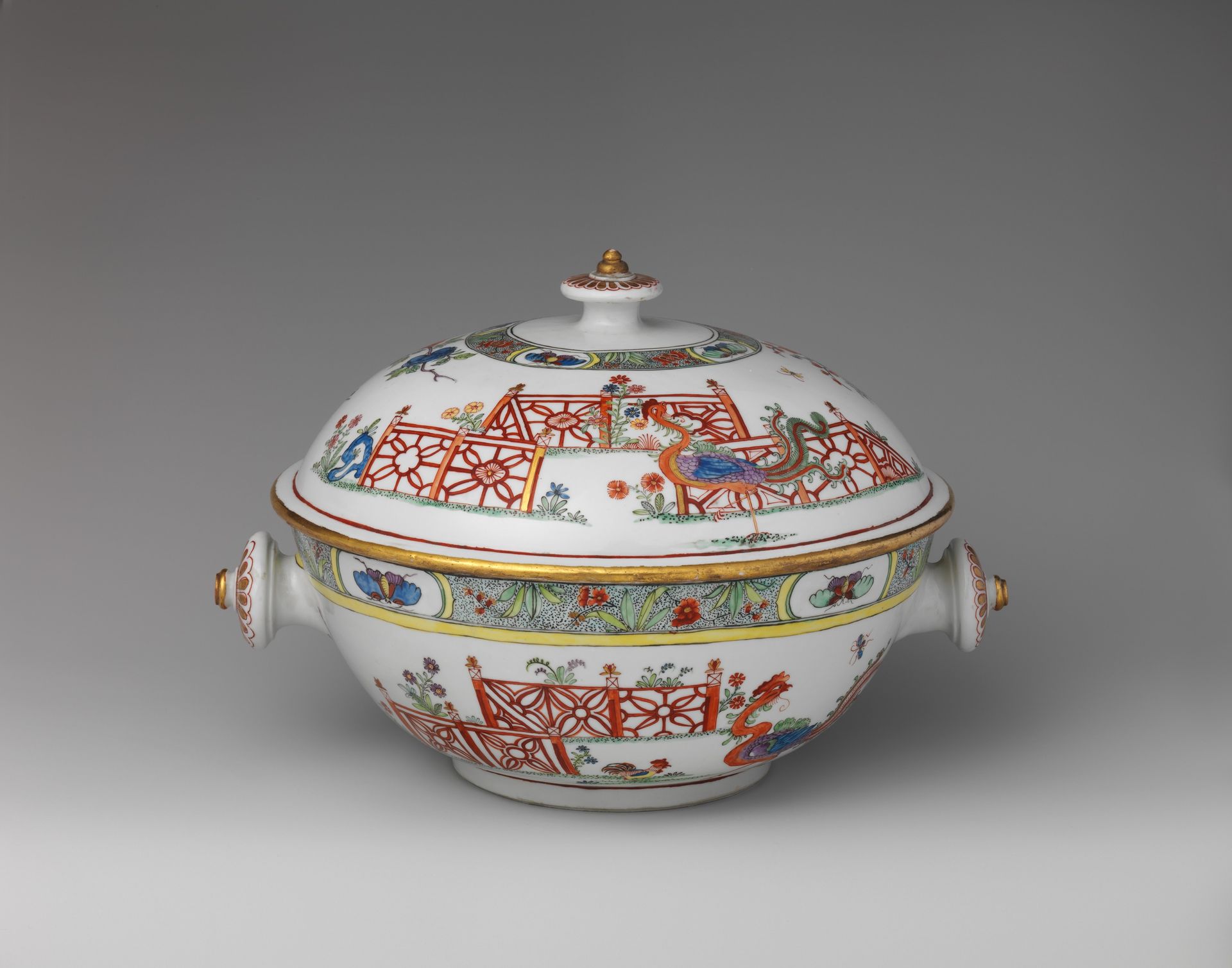 Tureen with phoenixes in landscape by Vienna