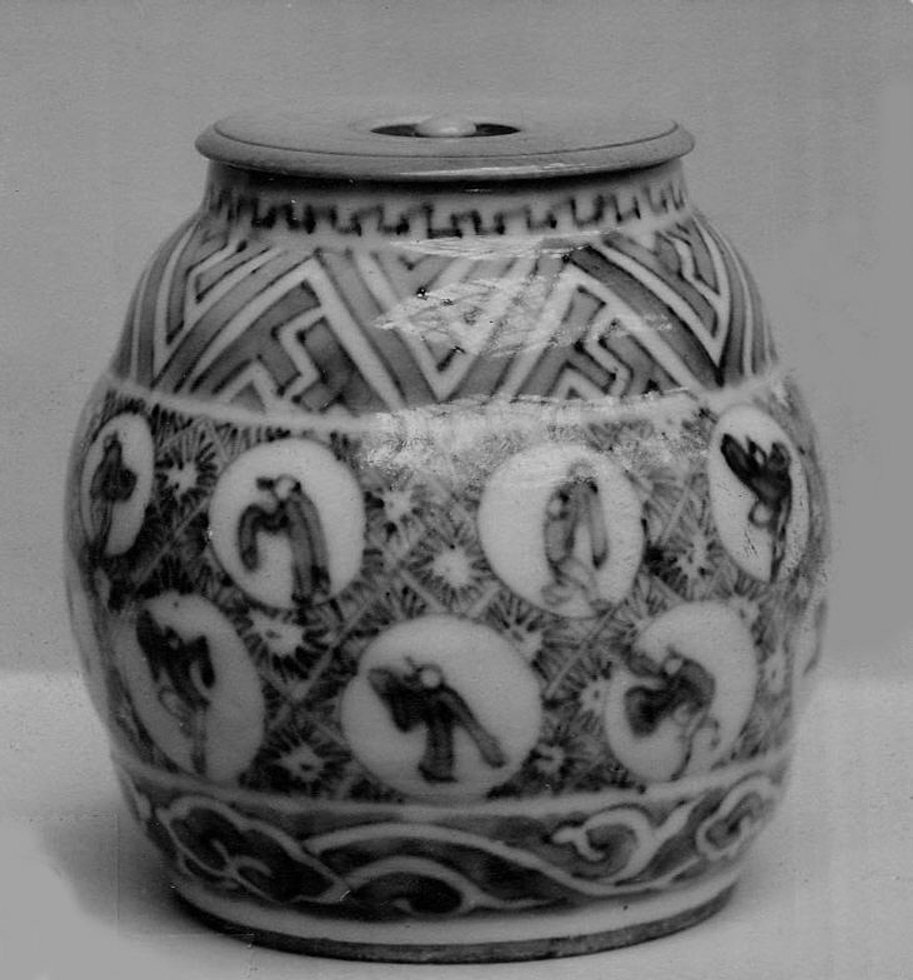 Tea jar by Gorodayu Shonzui