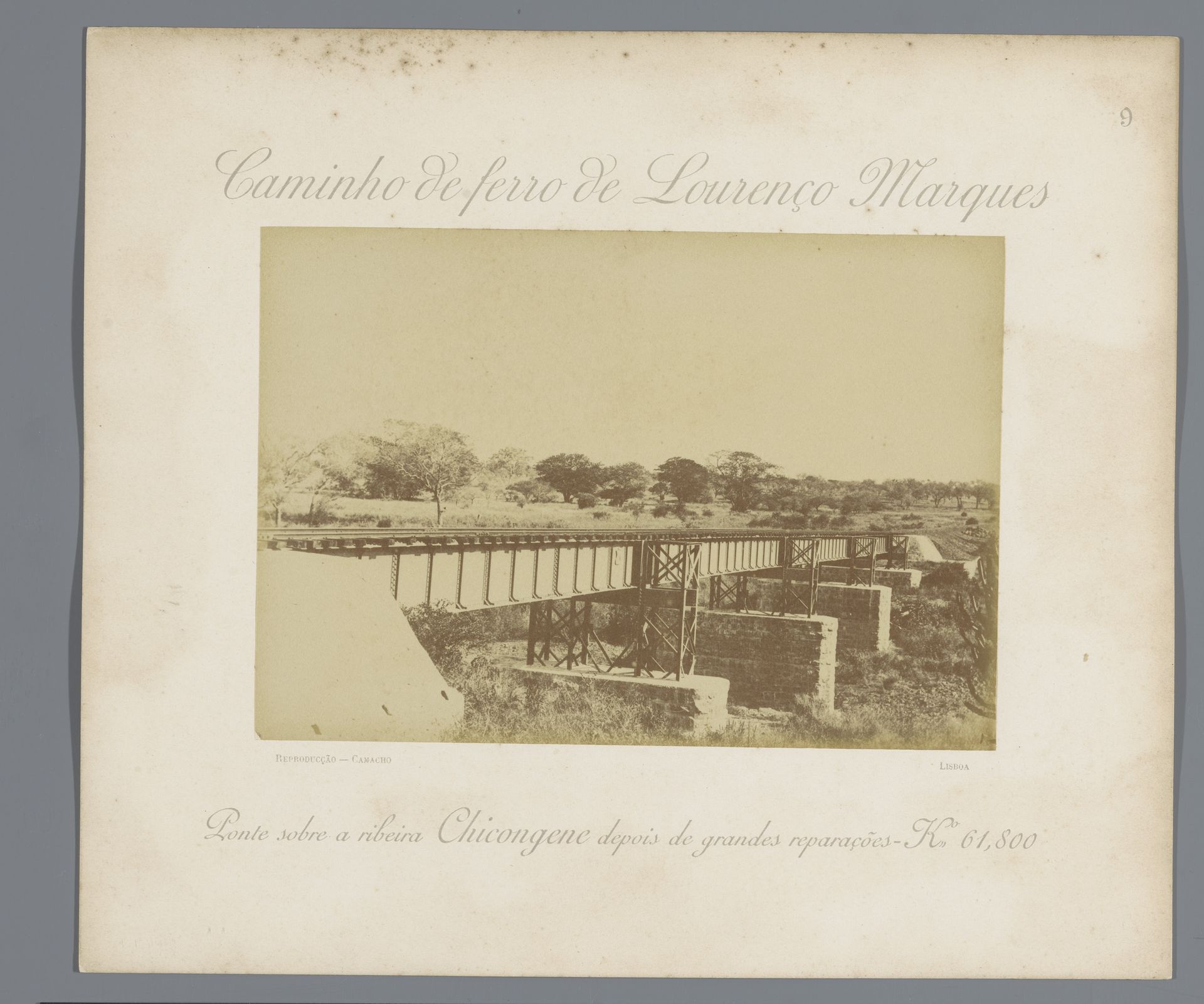 Spoorbrug over de rivier Chicongene in Mozambique by Manuel Romão Pereira