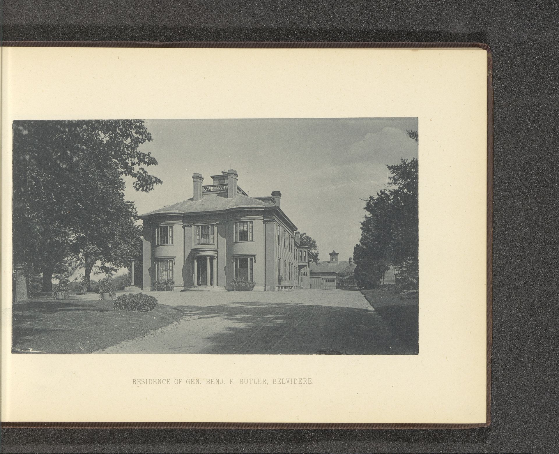 Gezicht op de residentie van generaal Benjamin Franklin Butler te Belvidere by Anonymous
