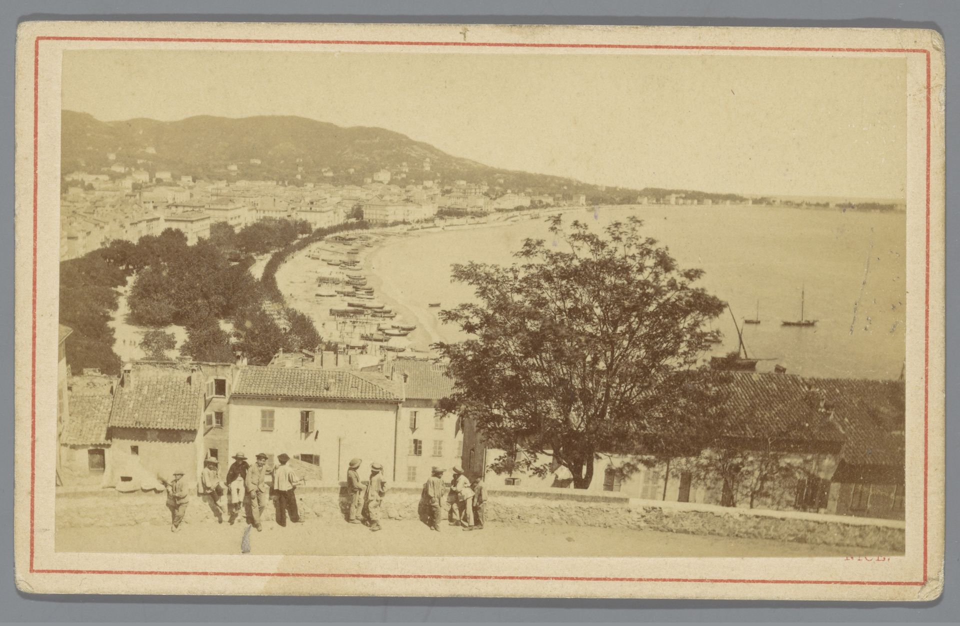 Gezicht op Cannes en de Baai van Cannes by Eugène Degand