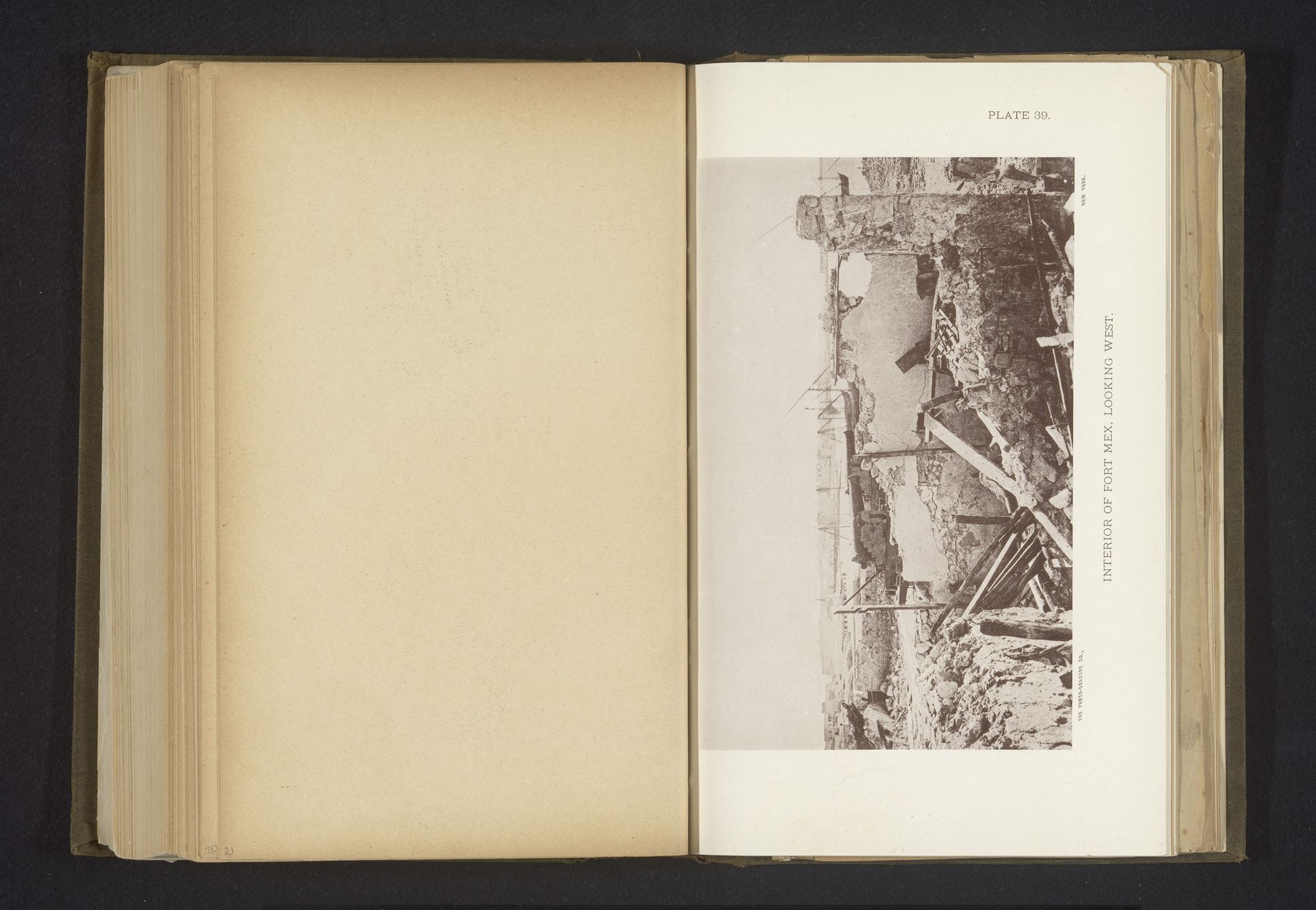 Gezicht op de ruïnes van het interieur van fort Mex in Alexandrië by Anonymous