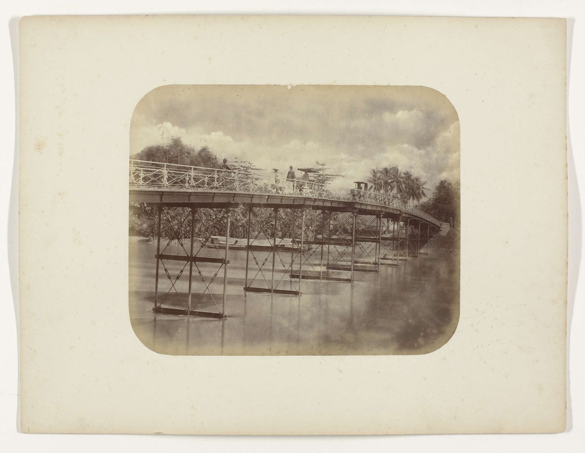 IJzeren brug over de Kali Brantas by Herman Salzwedel