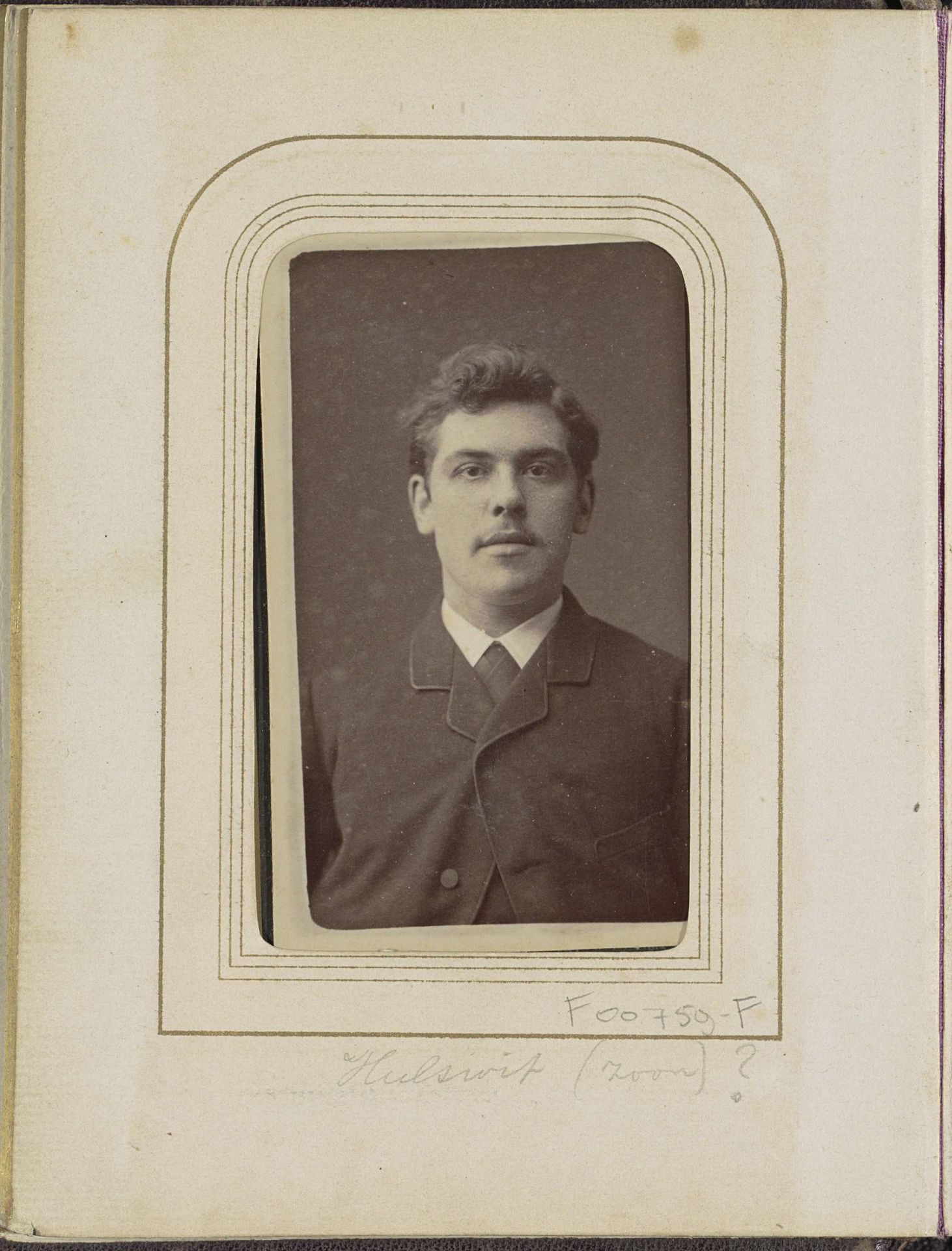 Portret van een man aangeduid als Hulswit (zoon) by Willem Gerhardus Kuijer