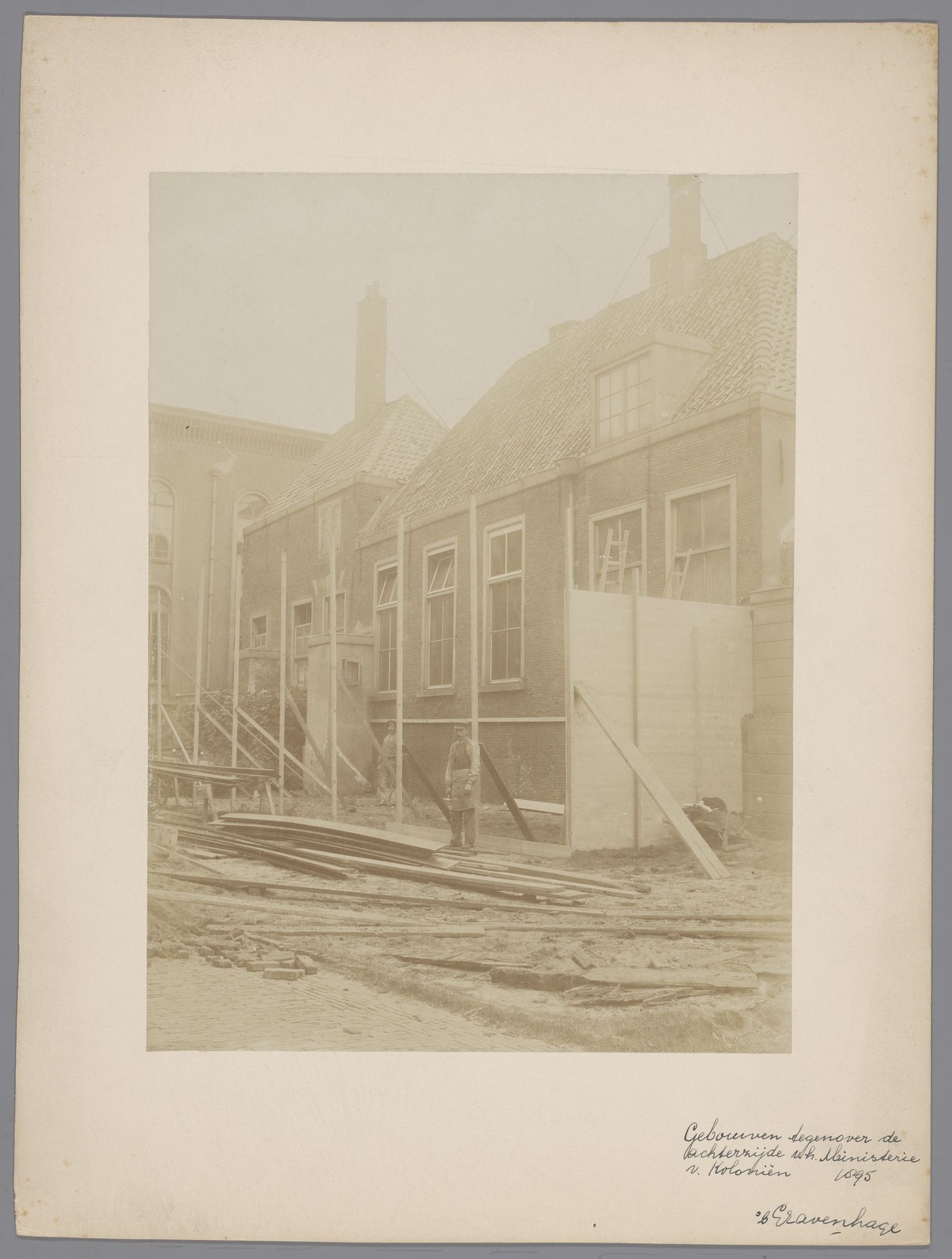 Gebouwen tegenover de achterzijde van het voormalige Ministerie van Koloniën te Den Haag by anoniem (Monumentenzorg)