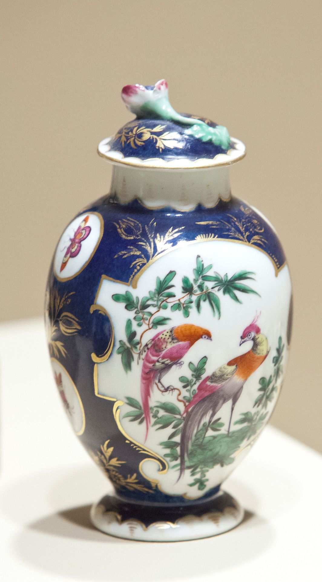 Covered Tea Caddy by Worcester Porcelain Works (a.k.a. Royal Worcester Porcelain Company)