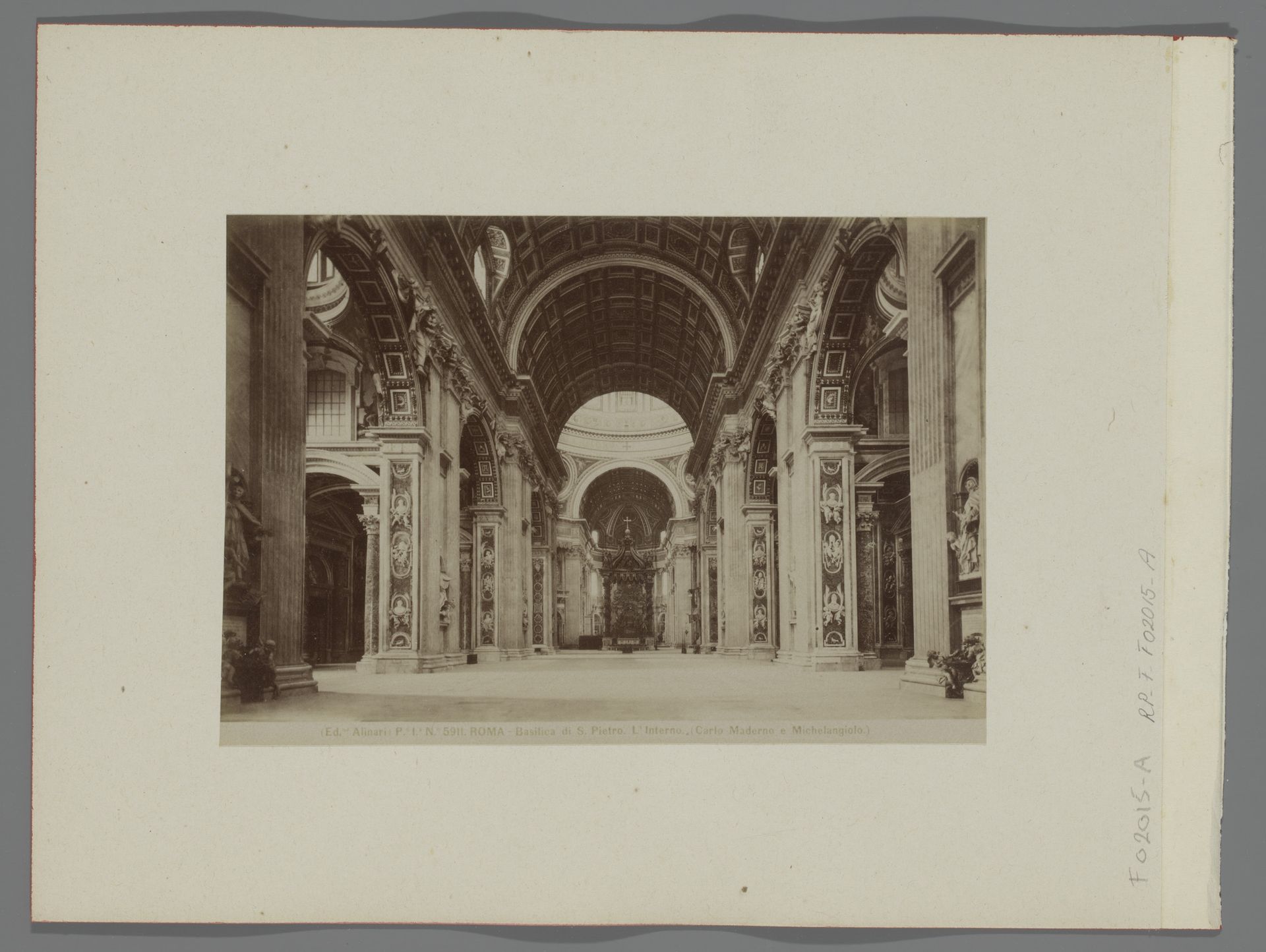 Interieur van de Sint-Pietersbasiliek te Rome, Italië by Fratelli Alinari