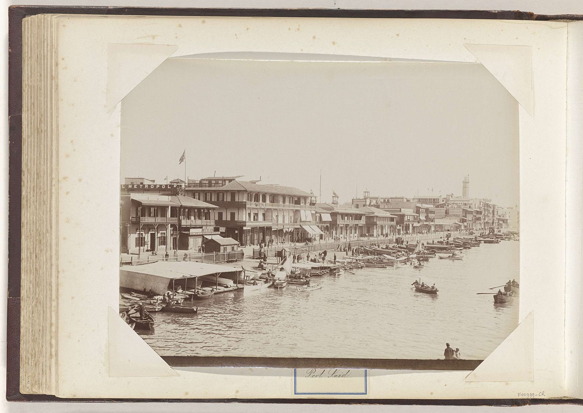 Gezicht op de haven in Port Said by Peridis