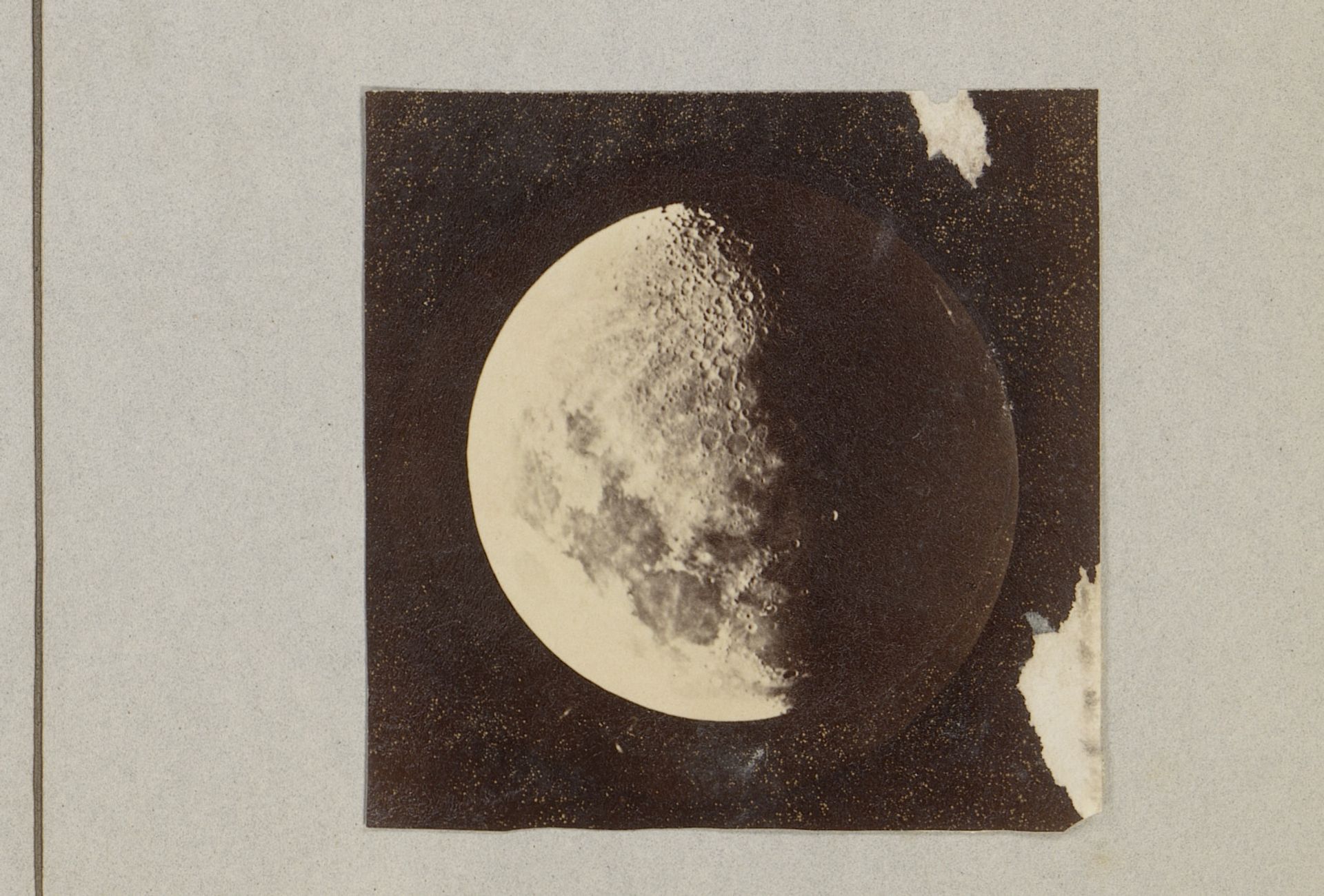 Fotoreproductie van foto door Warren de la Rue van vlekken op de maan by Marinus Pieter Filbri