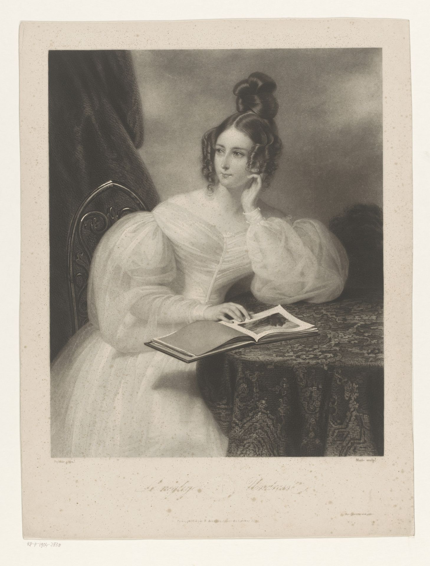 Jonge vrouw aan tafel met een prentalbum by George Maile