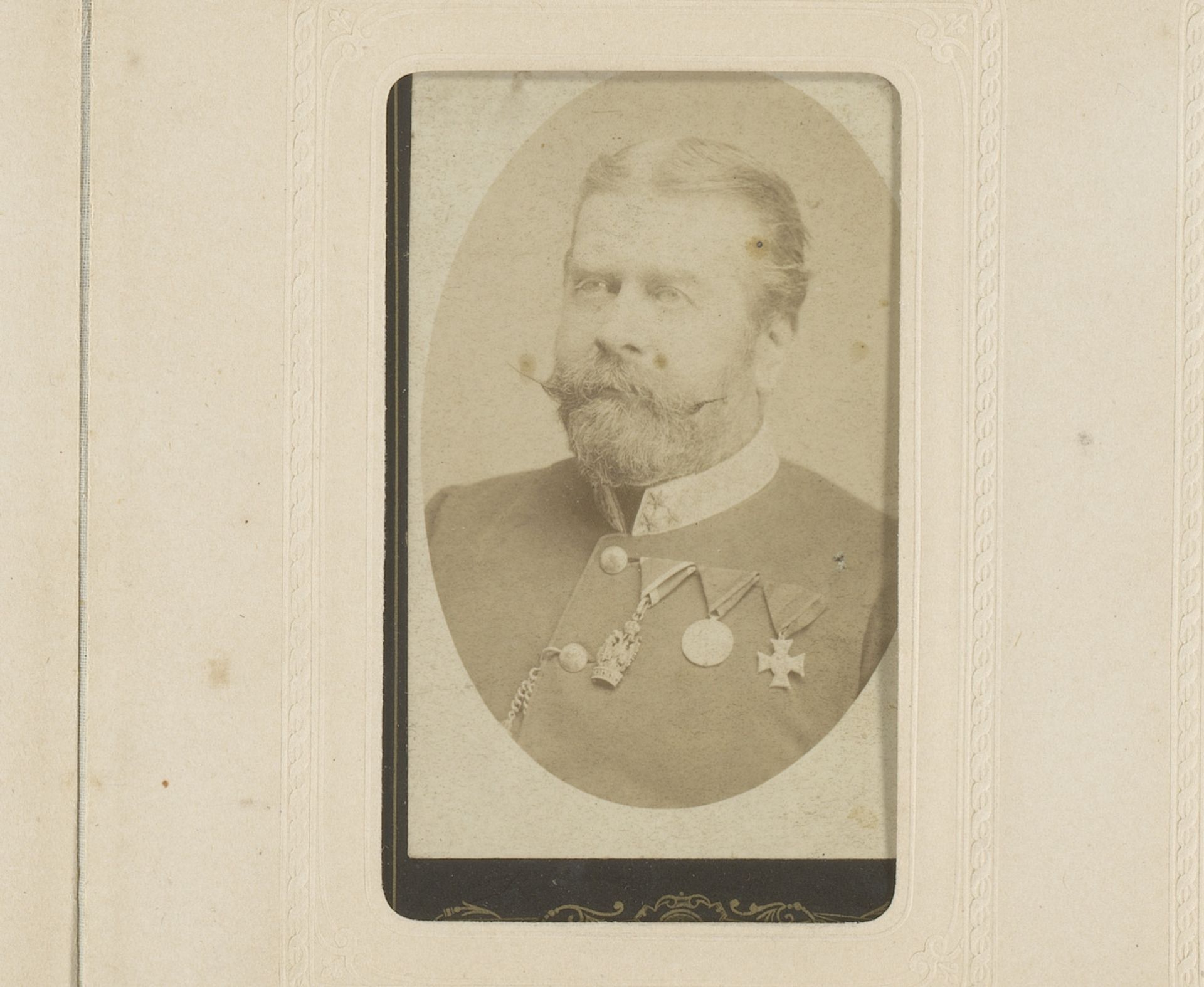 Portret van een man met snor in militair uniform by Julius Russ