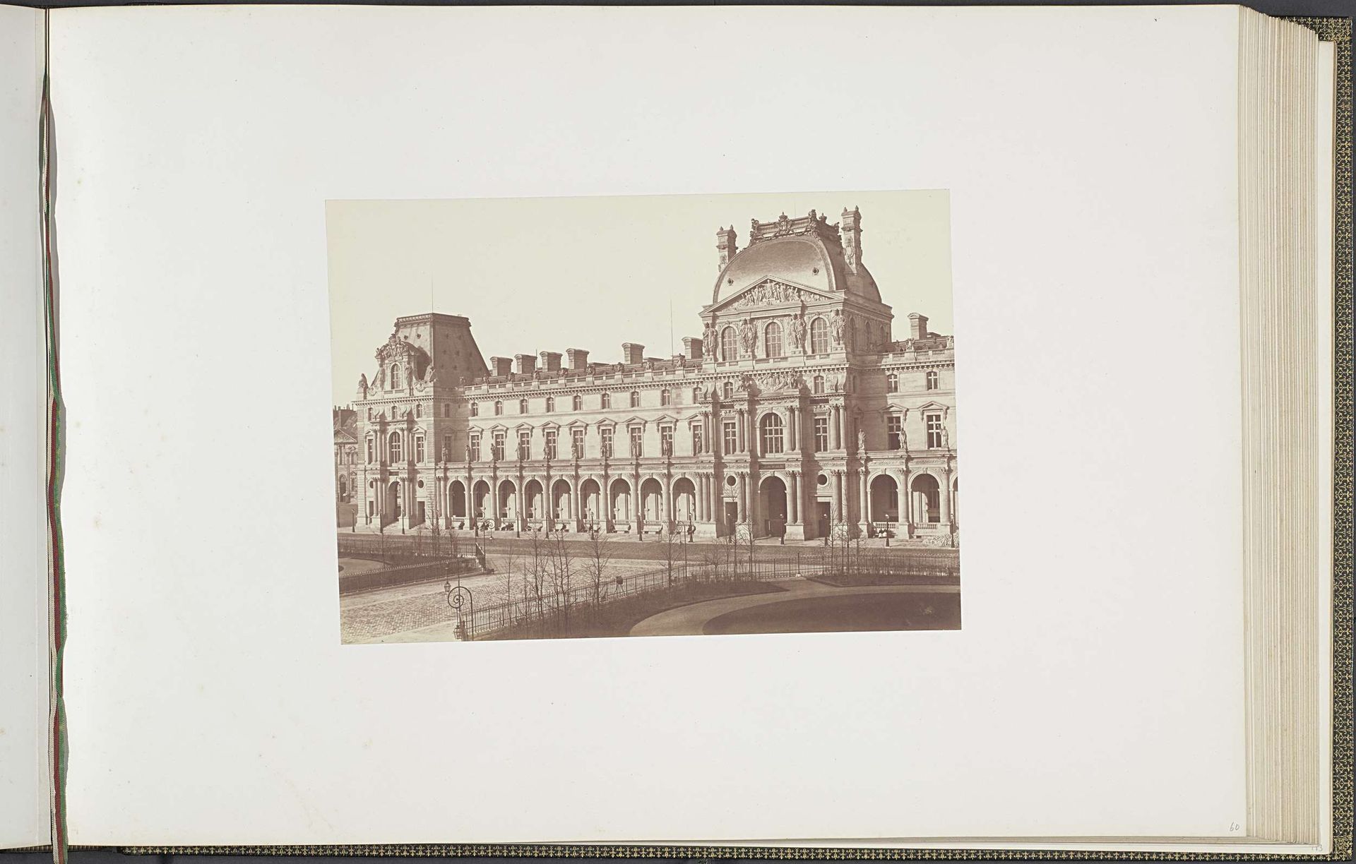 Pavillon Turgot van het Palais du Louvre by Edouard Baldus