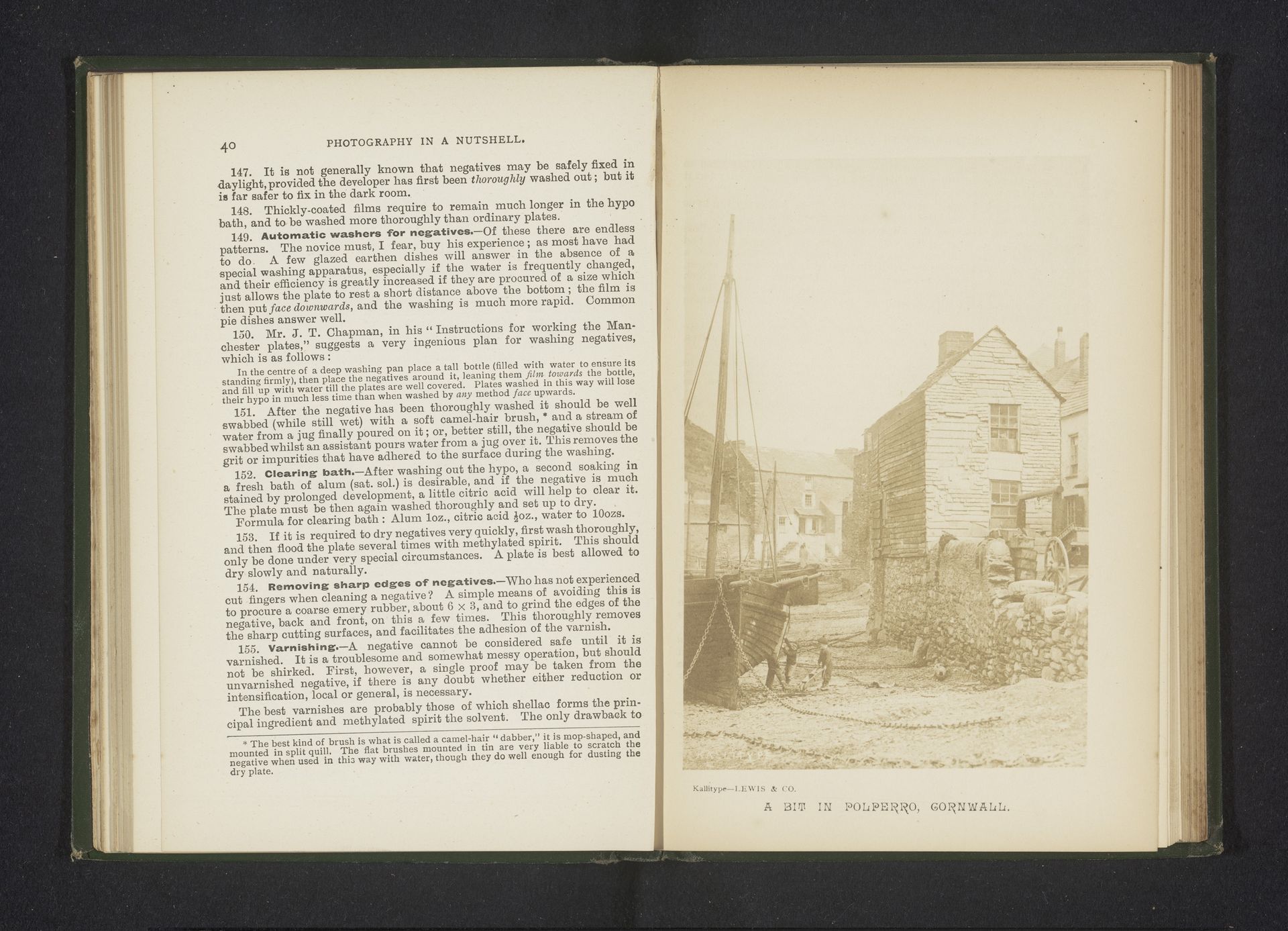 Schip op straat in Polperro by J. Lewis & Co.