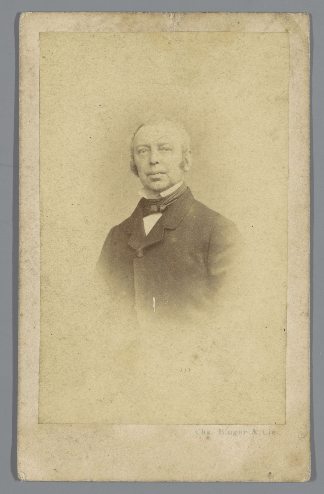Portret van een onbekende man by Ch. Binger & Co.