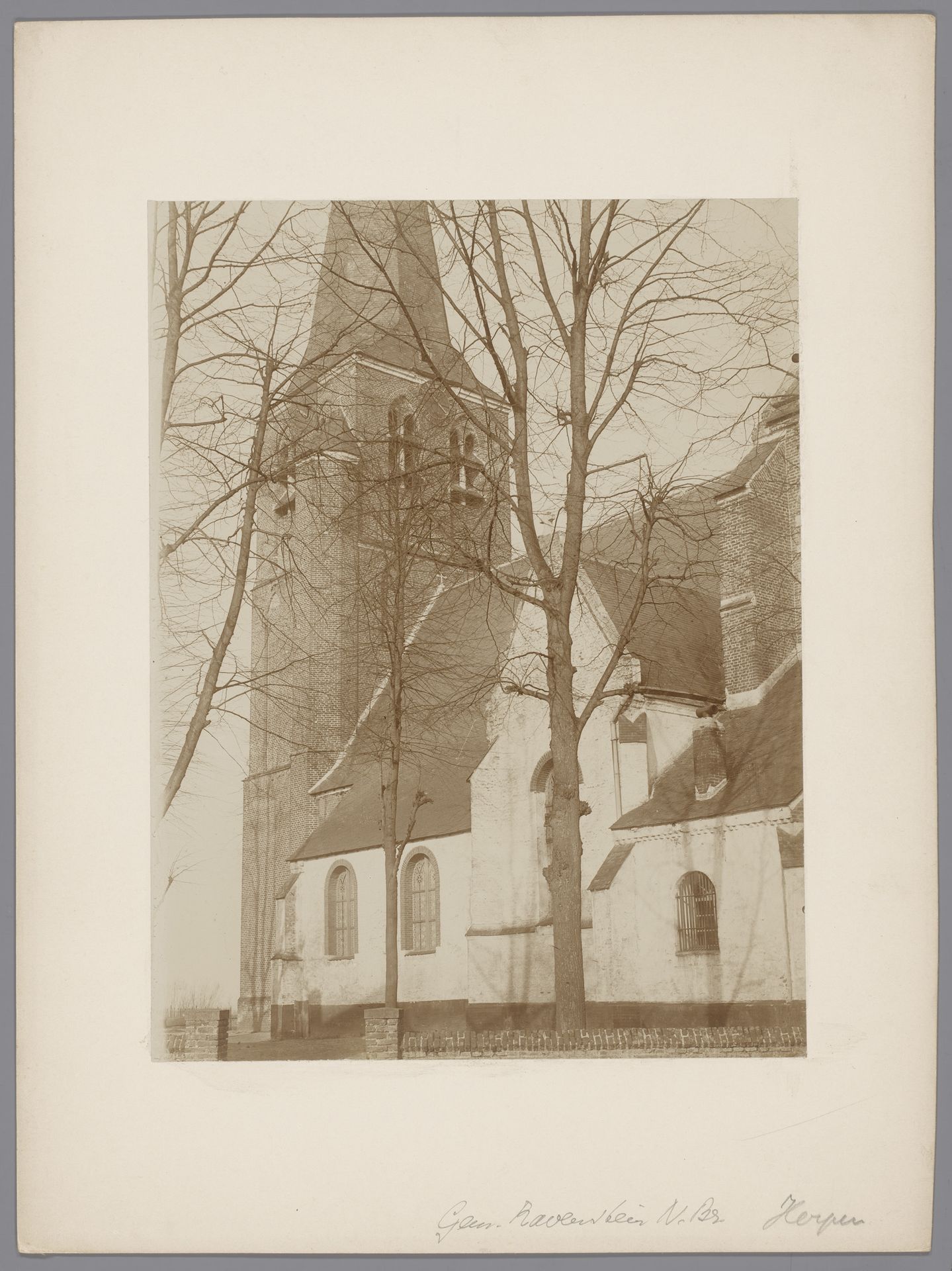 Gedeelte van de Sint-Sebastianuskerk te Herpen by anoniem (Monumentenzorg)