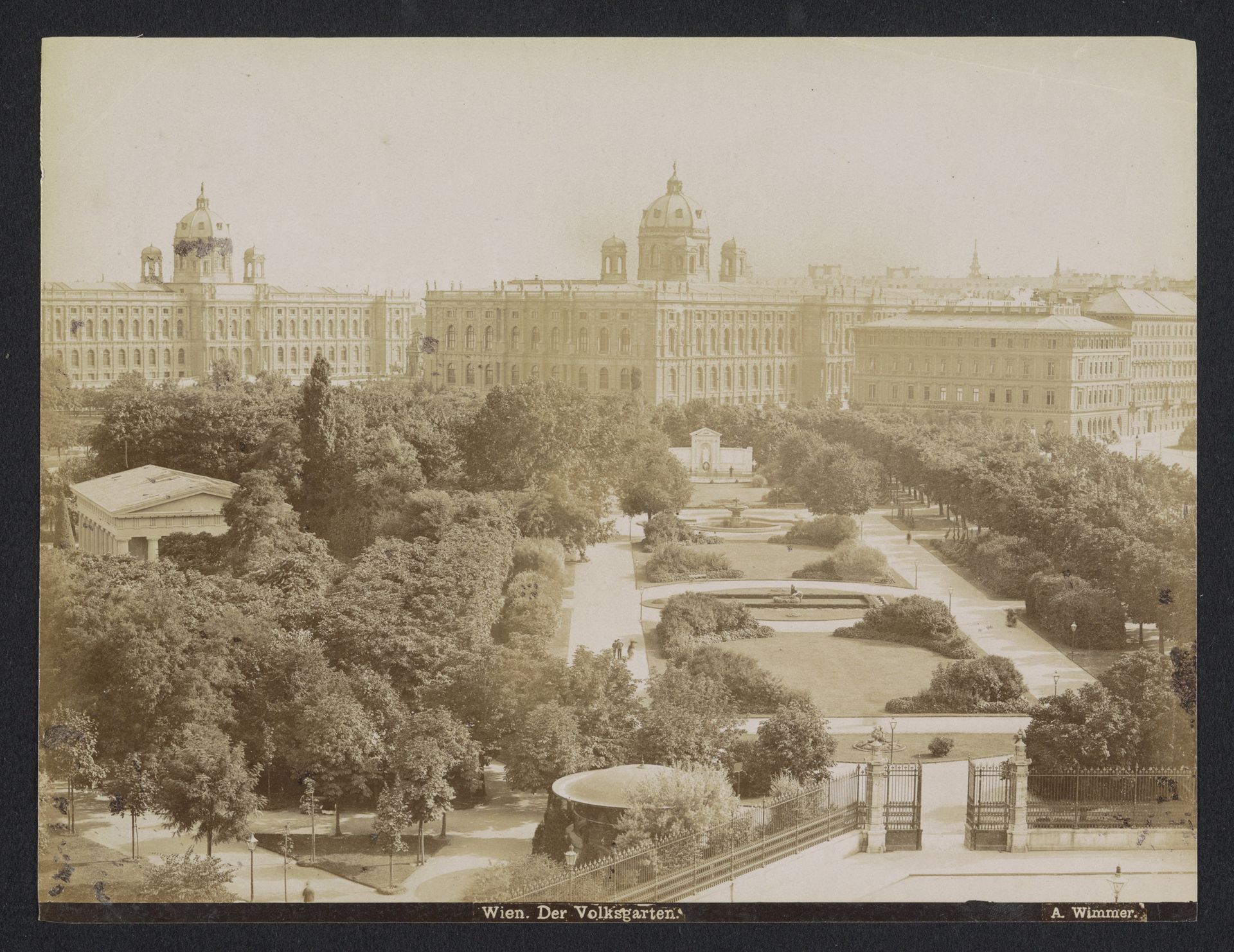 Gezicht op de Volksgarten in Wenen, Oostenrijk by A. Wimmer