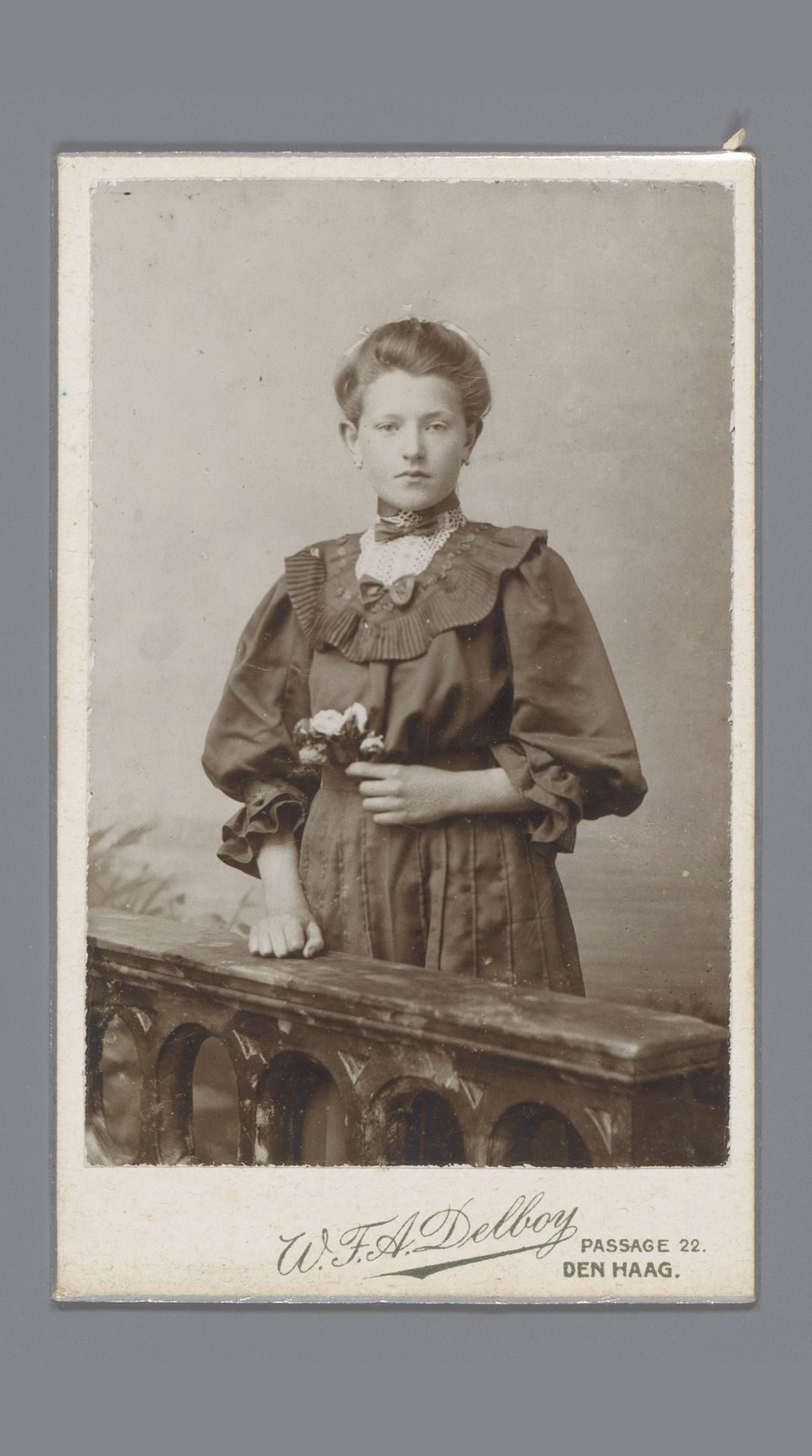Portret van een onbekende jonge vrouw met bloemen by Wilhelm Frederick Antonius Delboy