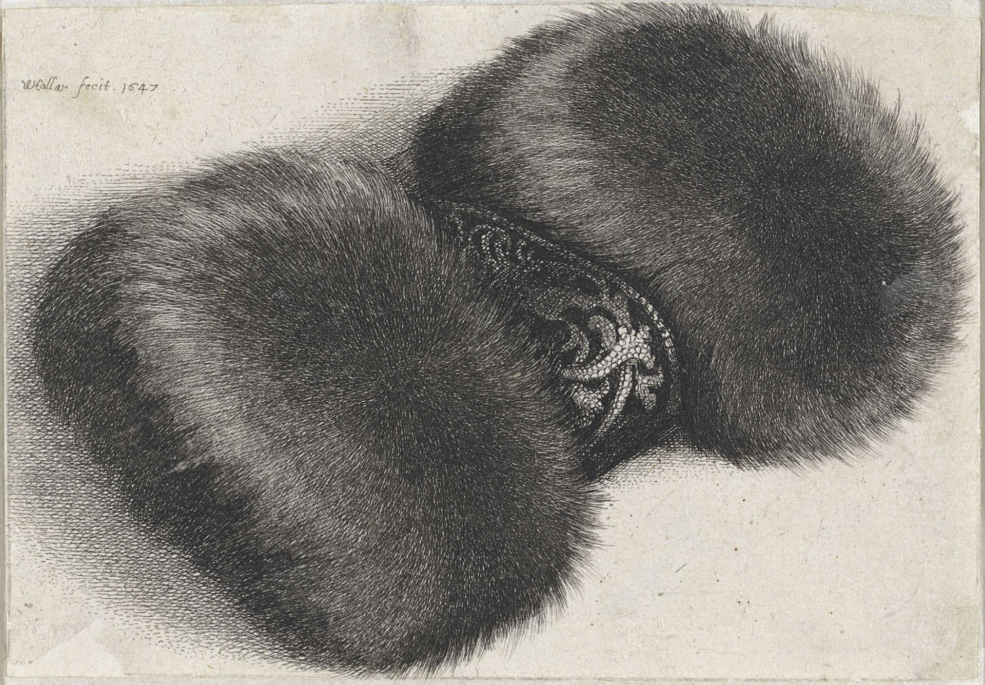 Mof van bont versierd met brokaatband by Wenceslaus Hollar