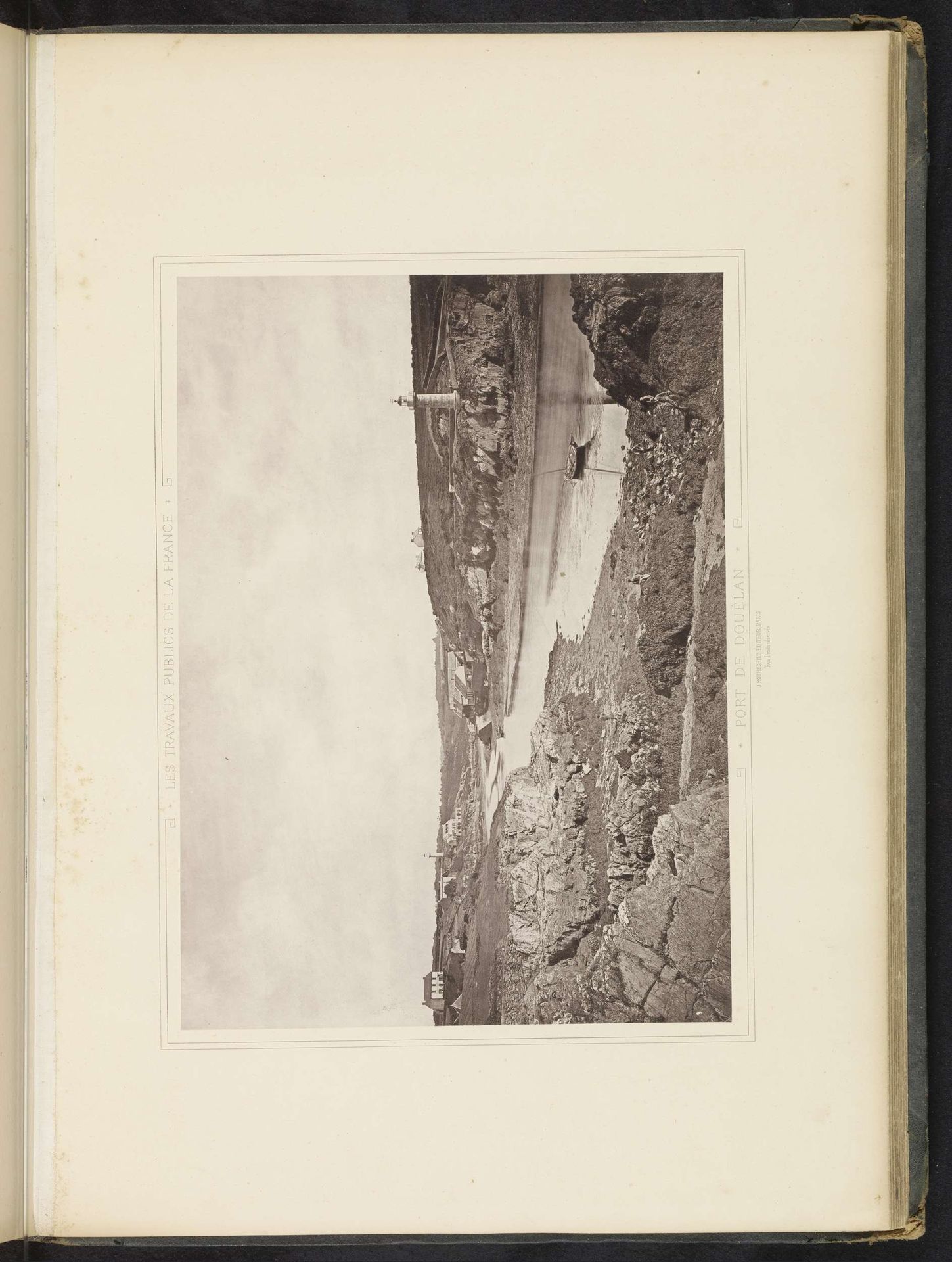 Gezicht op de haven van Doëlan by Anonymous
