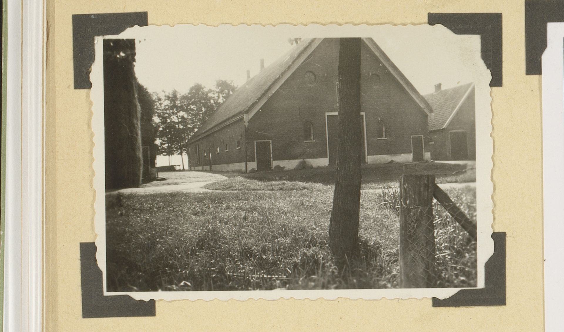 Nederlandse boerderij by Anonymous