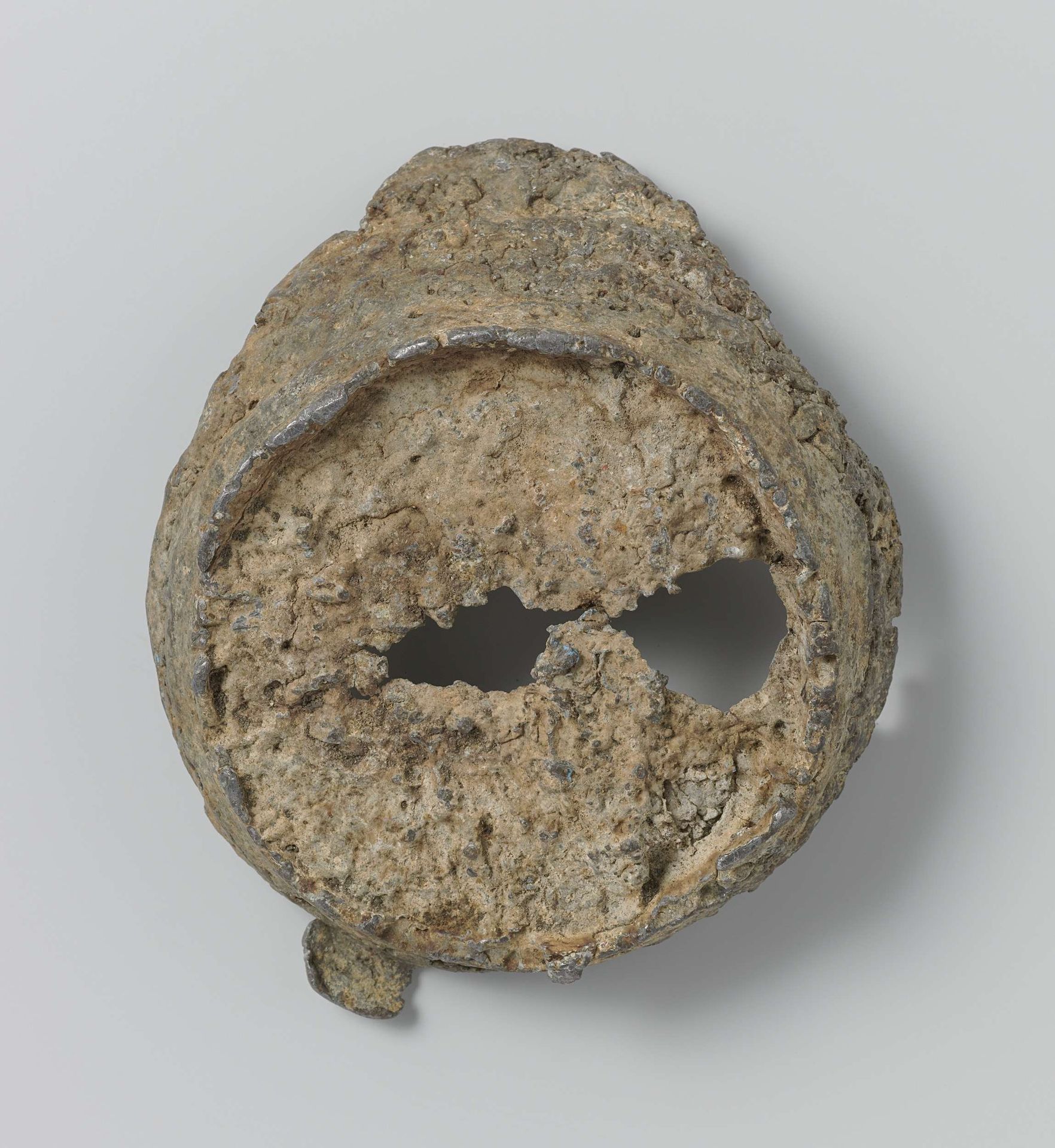 Fragment van kruik, stuk gegoten lood by Anonymous