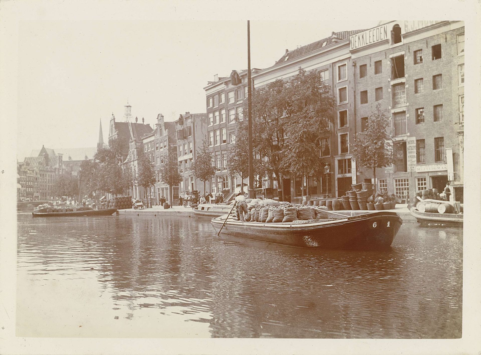 Gezicht op het Singel in Amsterdam by James Higson
