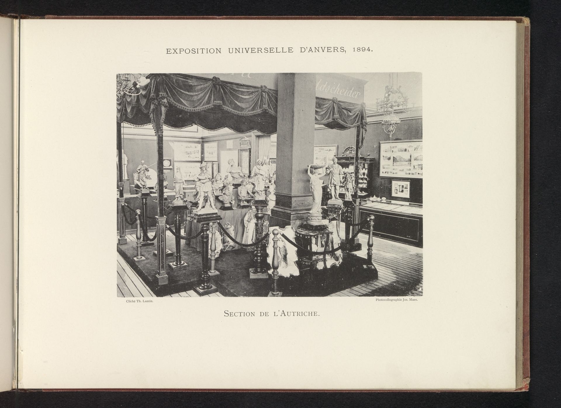 Expositie van Oostenrijkse sculpturen tijdens de wereldtentoonstelling te Antwerpen by Th. Lantin