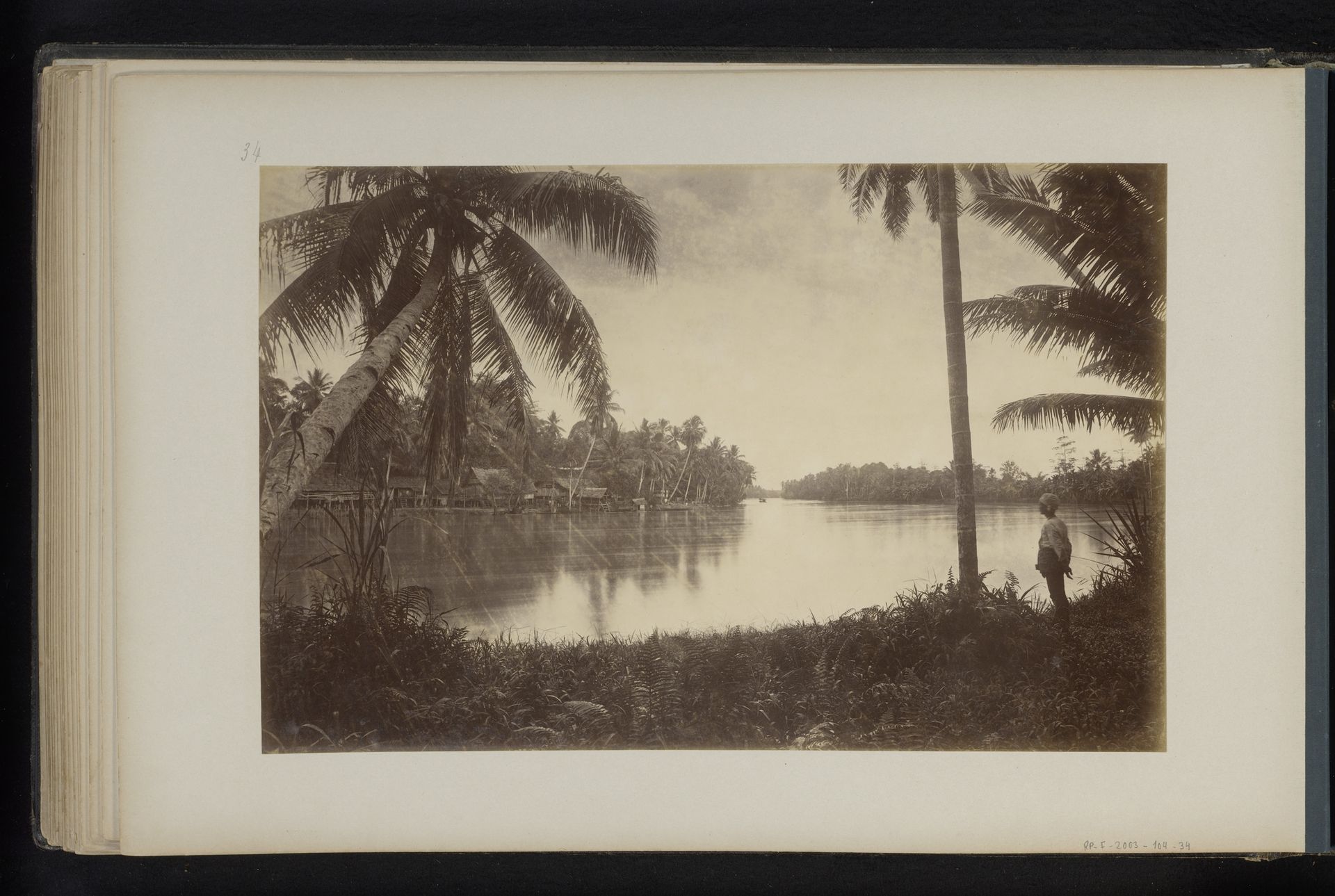 Gezicht op de rivier Wampoe, Sumatra by Heinrich Ernst & Co