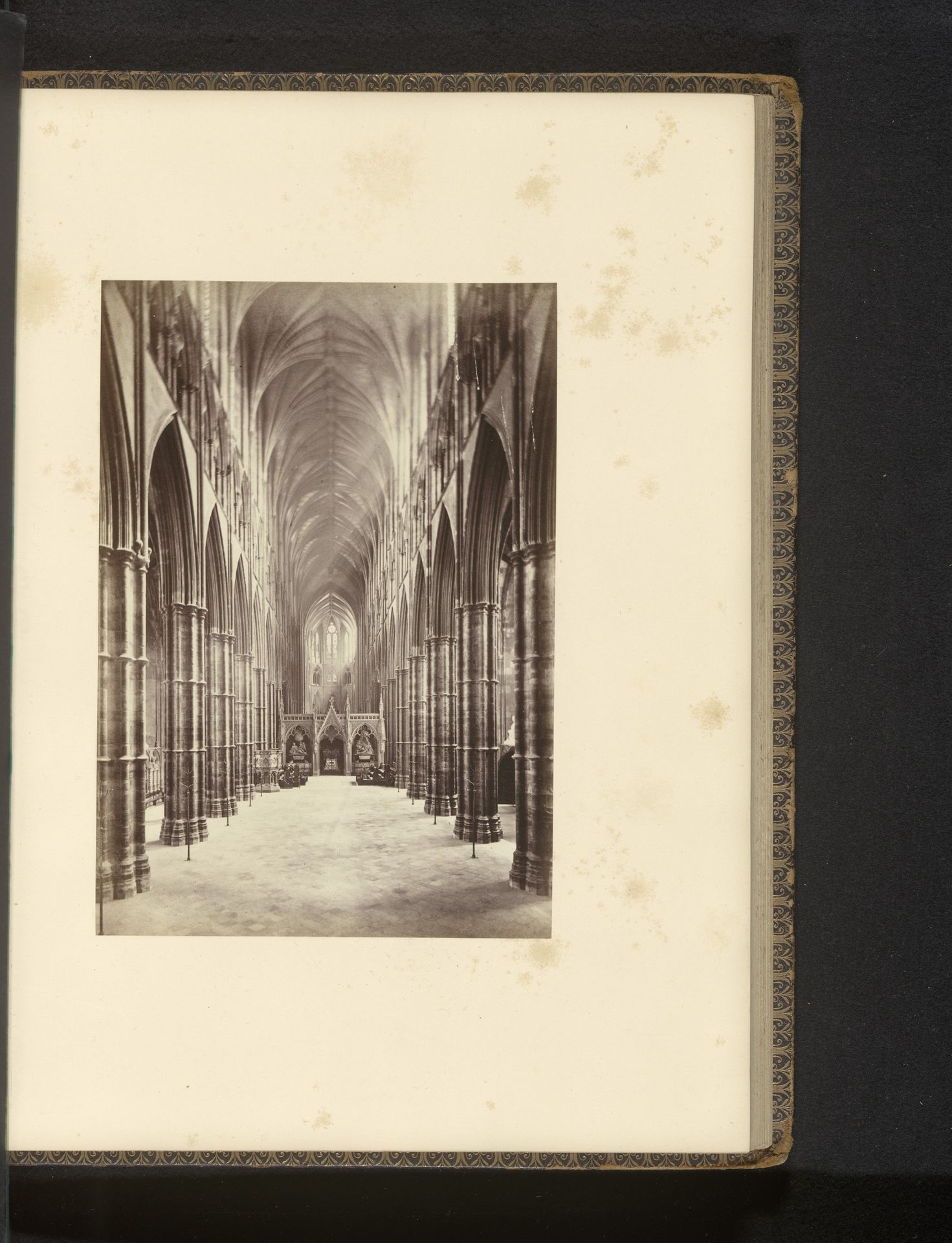 Het schip in Westminster Abbey, kijkend naar het oosten by John Harrington