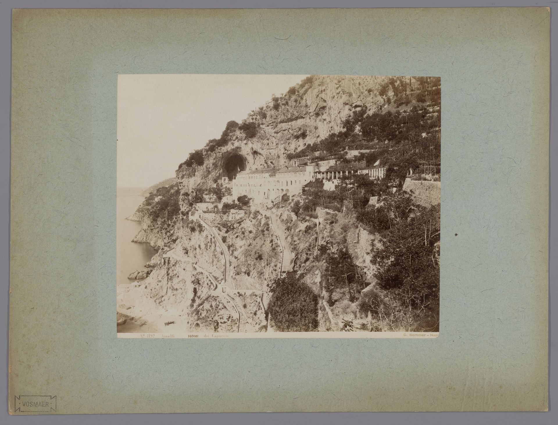 Gezicht op het Kapucijnerklooster te Amalfi, Italië by Giorgio Sommer