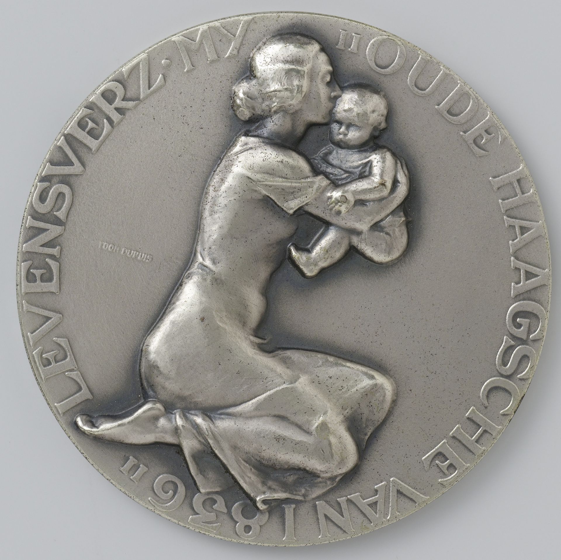Penning voor het 100-Jarig bestaan van de Levensverzekeringsmaatschappij 'Oude Haagsche van 1836' met bijbehorende doos by Toon Dupuis