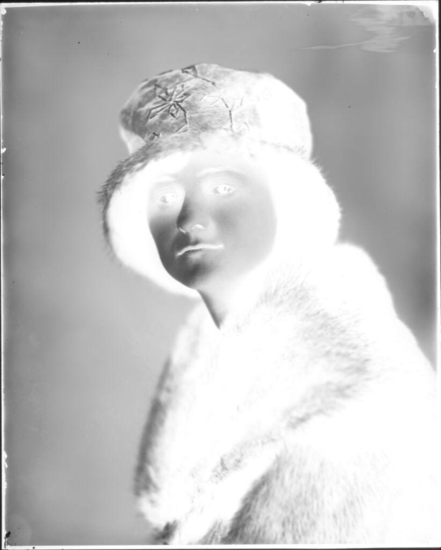 Untitled (portrait of a woman in hat and fur stole) by Hamblin Studio