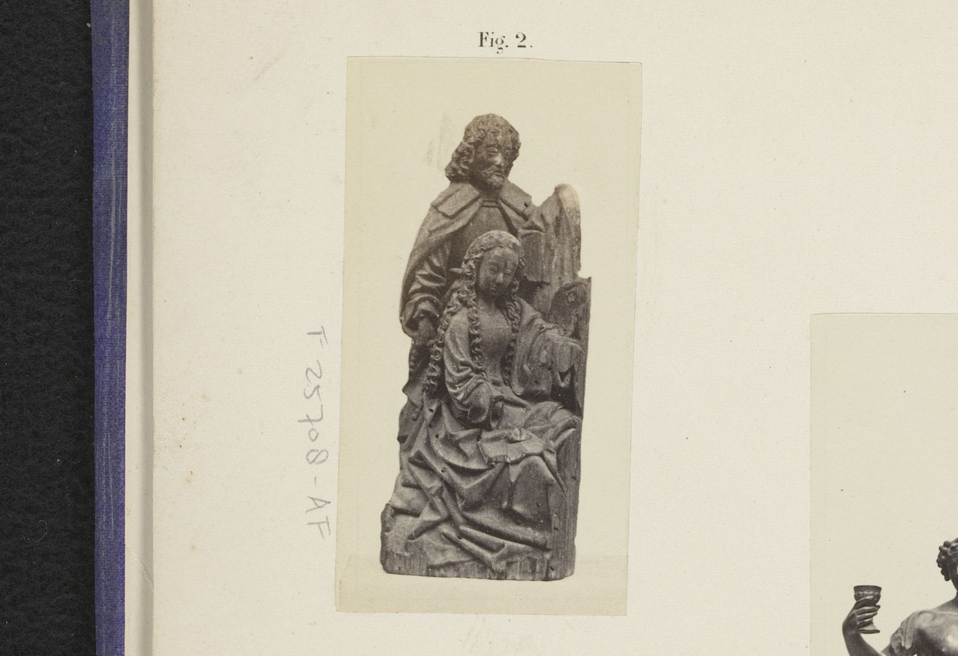 Eikenhouten beeld van Jozef en Maria op de Tentoonstelling van oudheden in Delft by A.L. Oversluijs