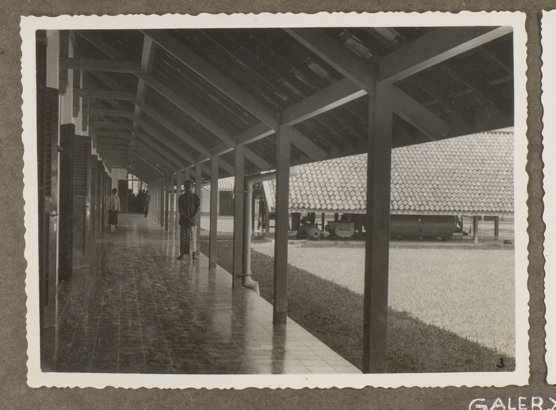 Voorgevel van de Prinses Juliana School by Anonymous
