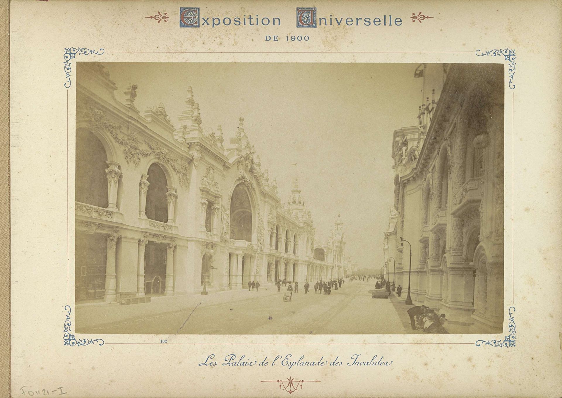 Palais de l'Esplanade gezien vanaf de Invalides in Parijs by Neurdein Frères