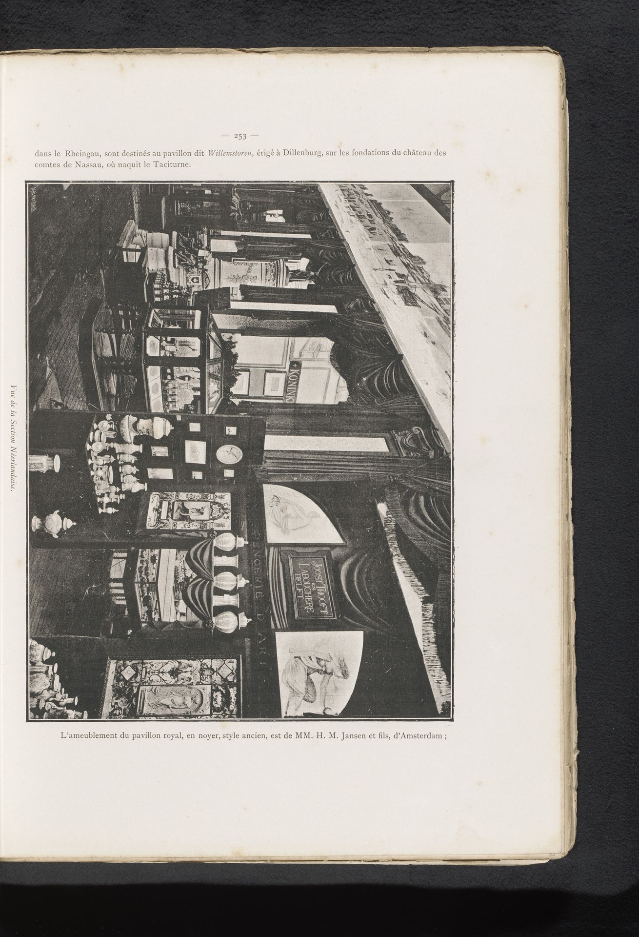 Gezicht op het Nederlandse deel van de Wereldtentoonstelling van 1885 in Antwerpen by Anonymous