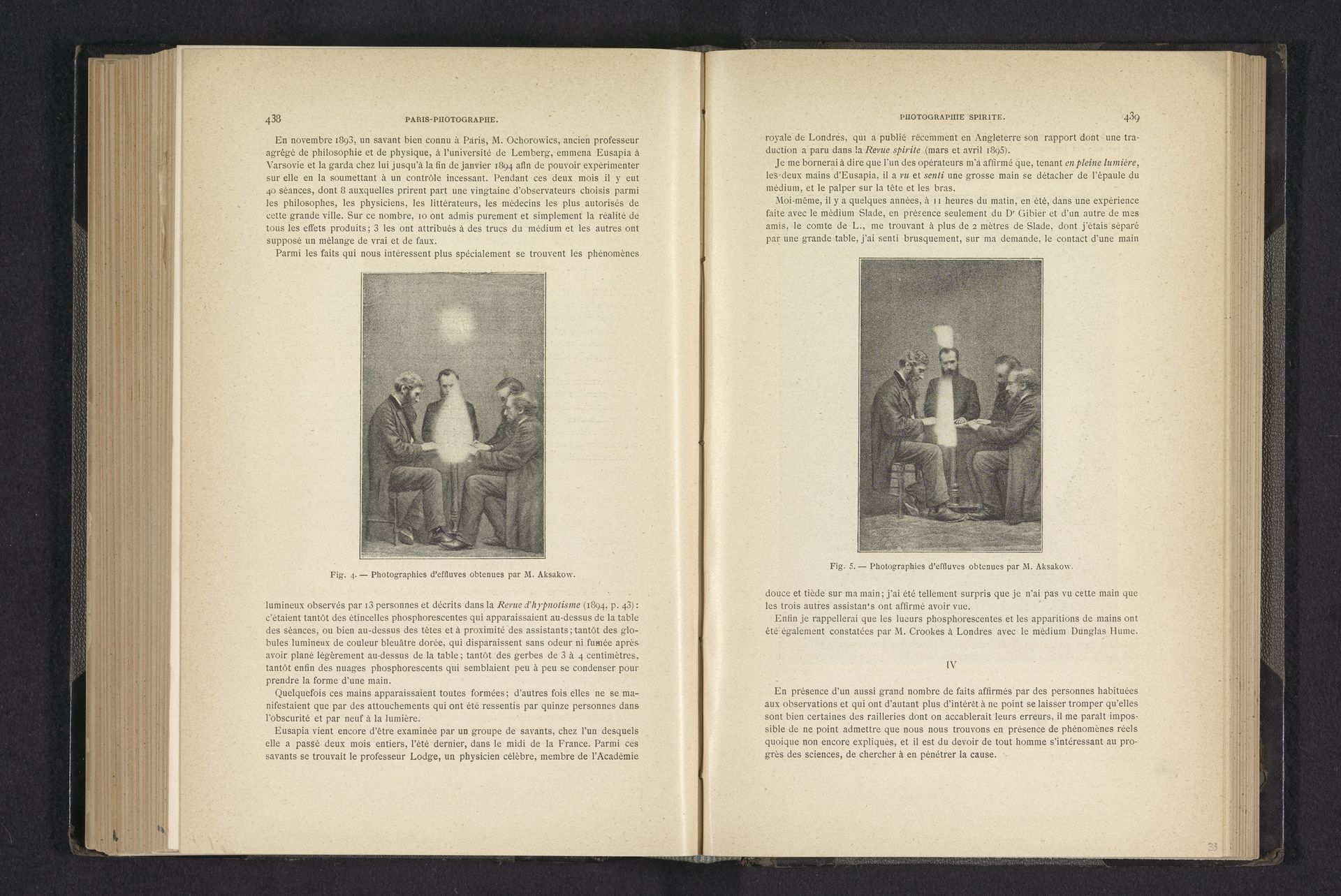 Vier mannen rond een tafel met een emanatie zichtbaar by Alexander Aksakov