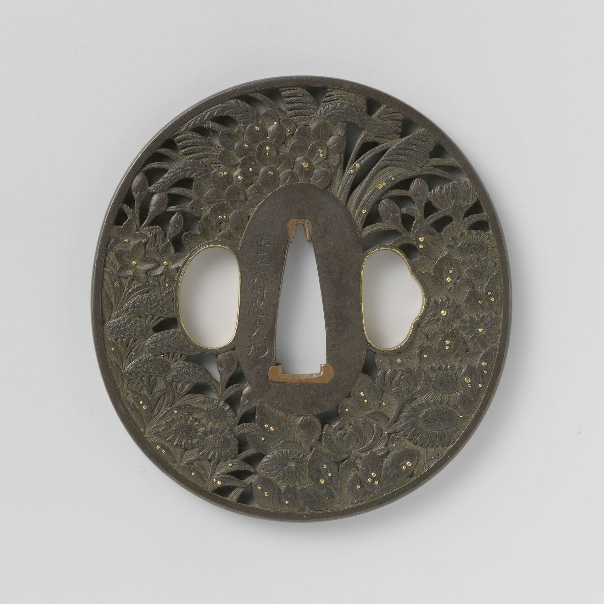Hand guard by Seiryusai Tadafumi?