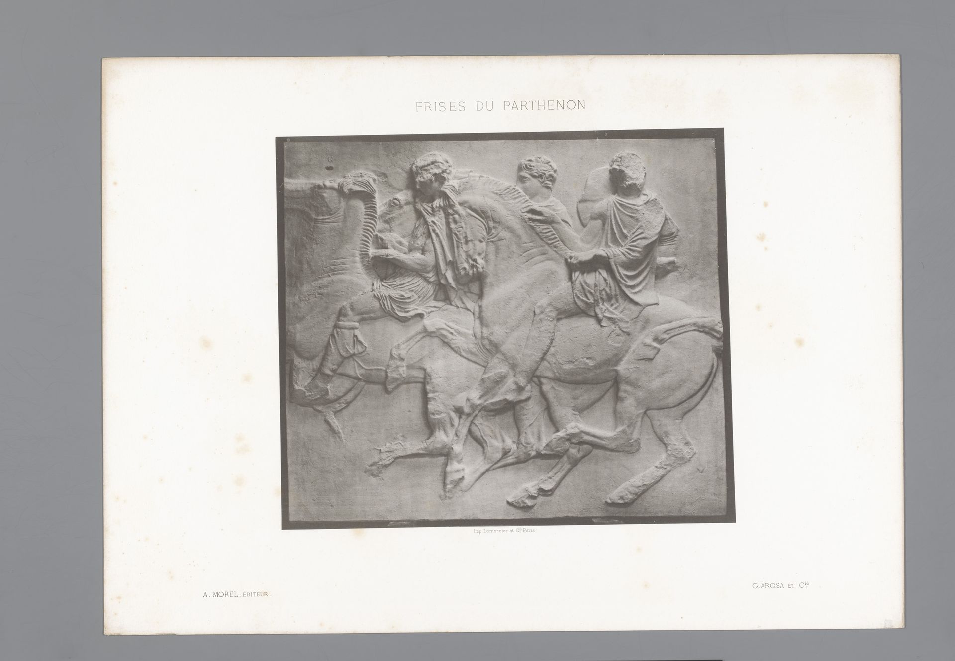 Deel van het fries van het Parthenon in Athene, afgebeeld drie ruiters by G. Arosa et Cie