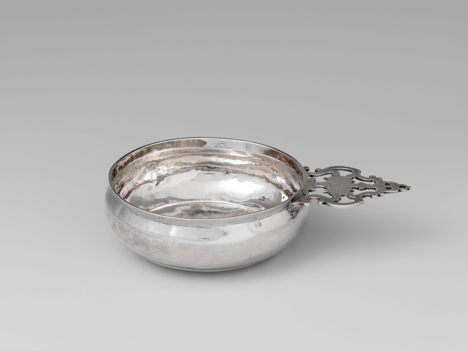 Porringer by William Cowell Sr.