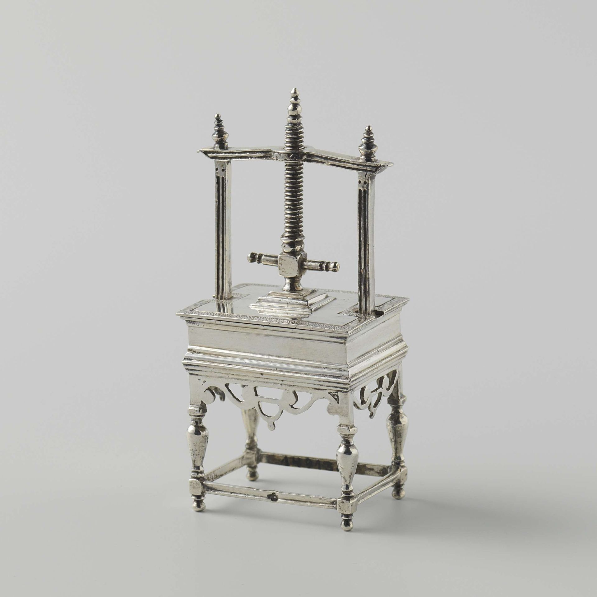 Linnenpers by Willem van Strant