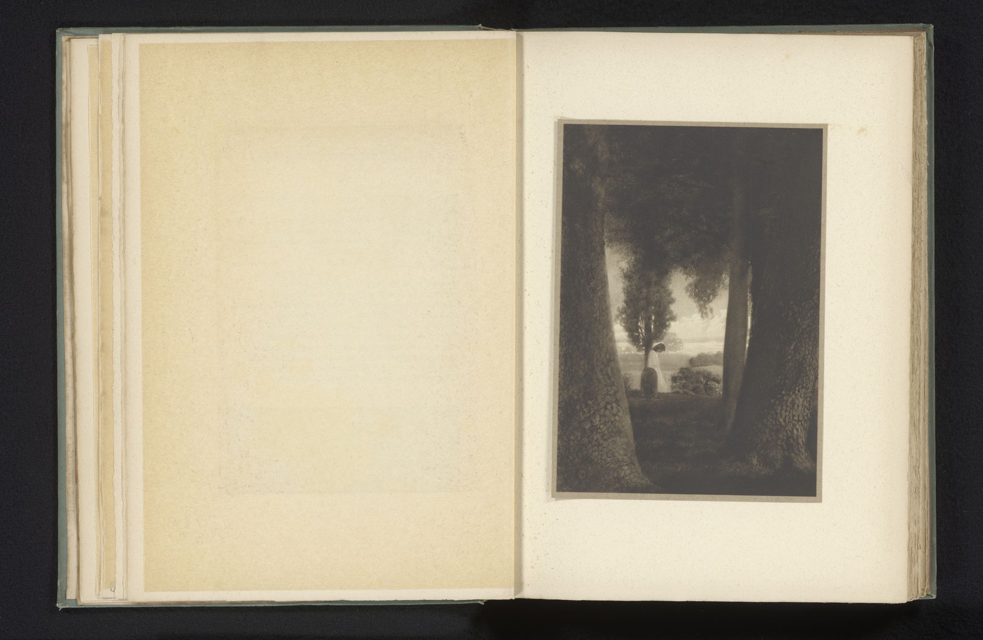 Vrouw bij een grafzerk by Adelaide Hanscom Leeson